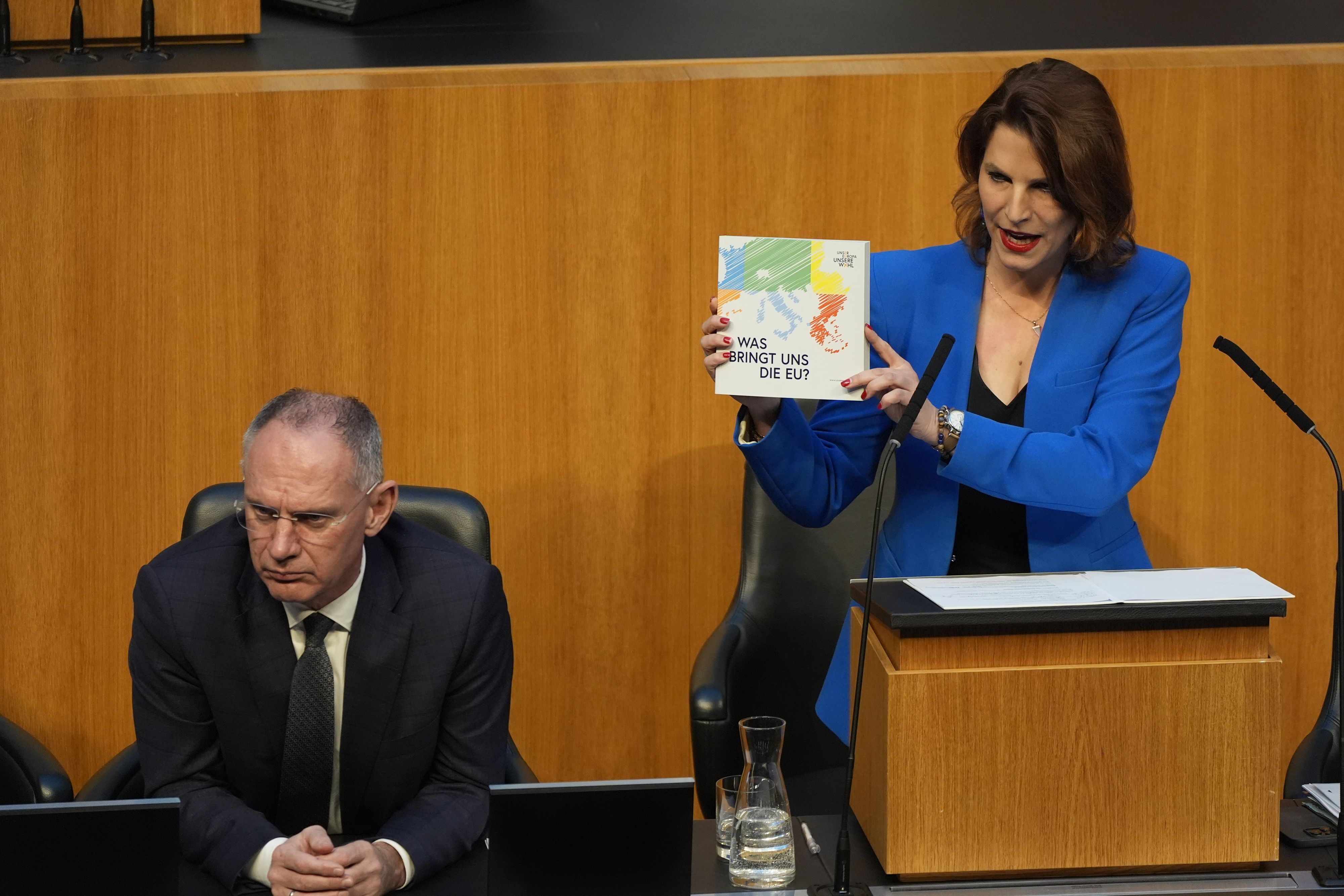 Dieses Buch bekam Herbert Kickl geschenkt.