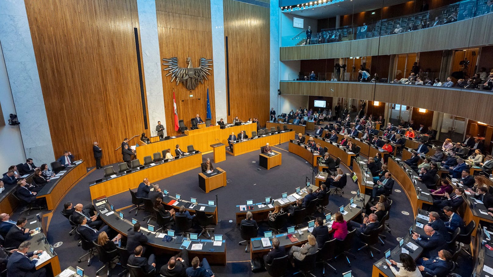 Welche Spitzen-Politiker jetzt mehr Gehalt bekommen