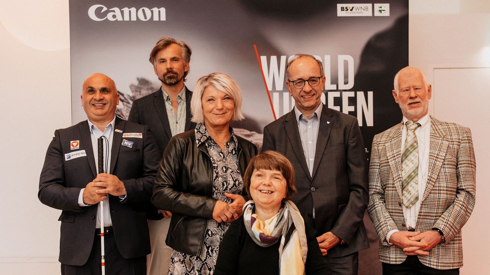 Bil Marinkovic (Paralympics-Athlet), Thomas Kamenar (Moderator), Monika Haider (Gründerin Diversity Ball), Silvia Oblak (Ehrenpräsidentin Verein Blickkontakt), Hermann Anderl (Geschäftsführer Canon Austria) und Kurt Prall (Obmann des Blinden- und Sehbehindertenverbands Wien, Niederösterreich und Burgenland).