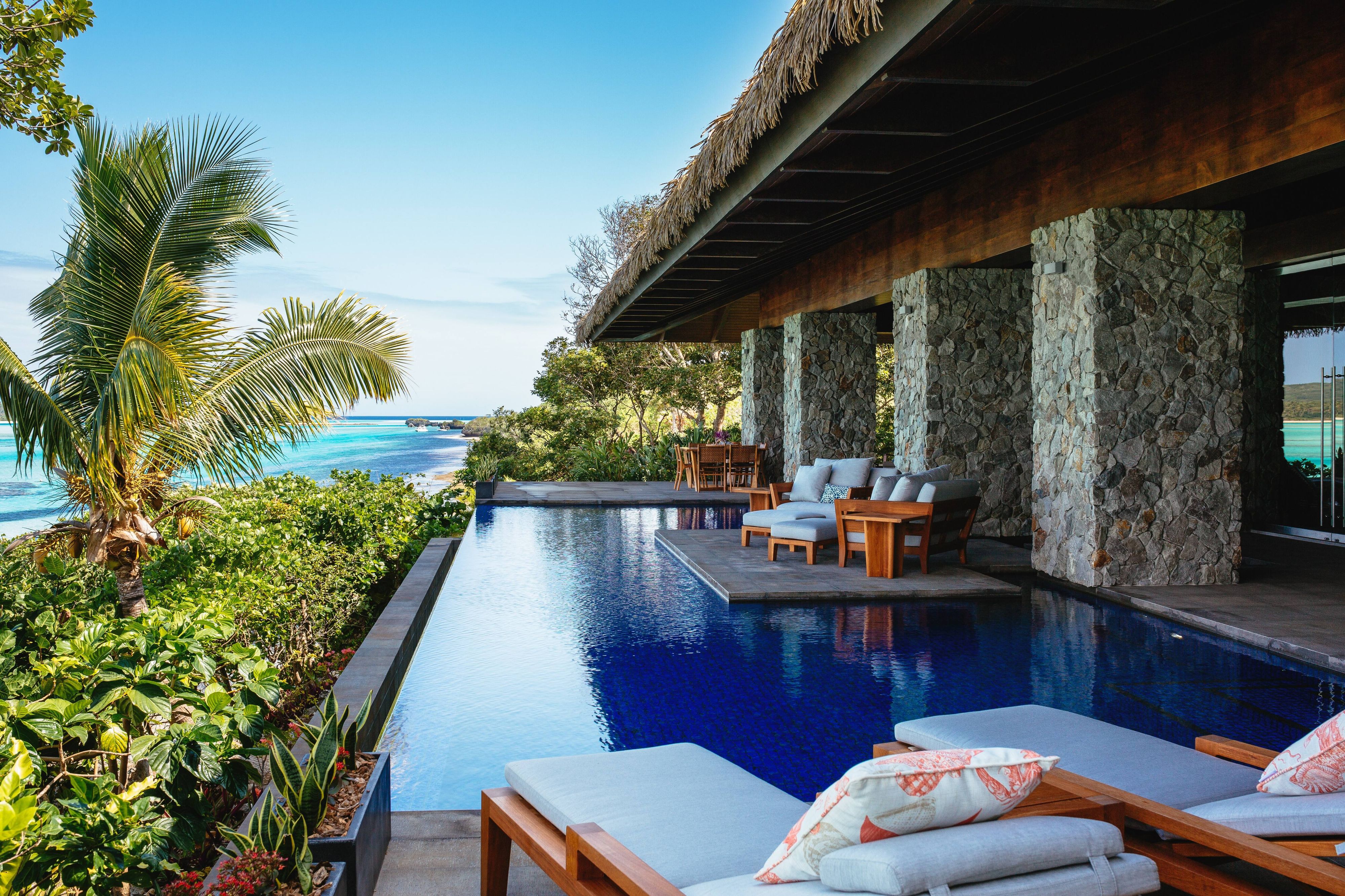 Wer die Insel kauft, bekommt drei Luxusvillen dazu.