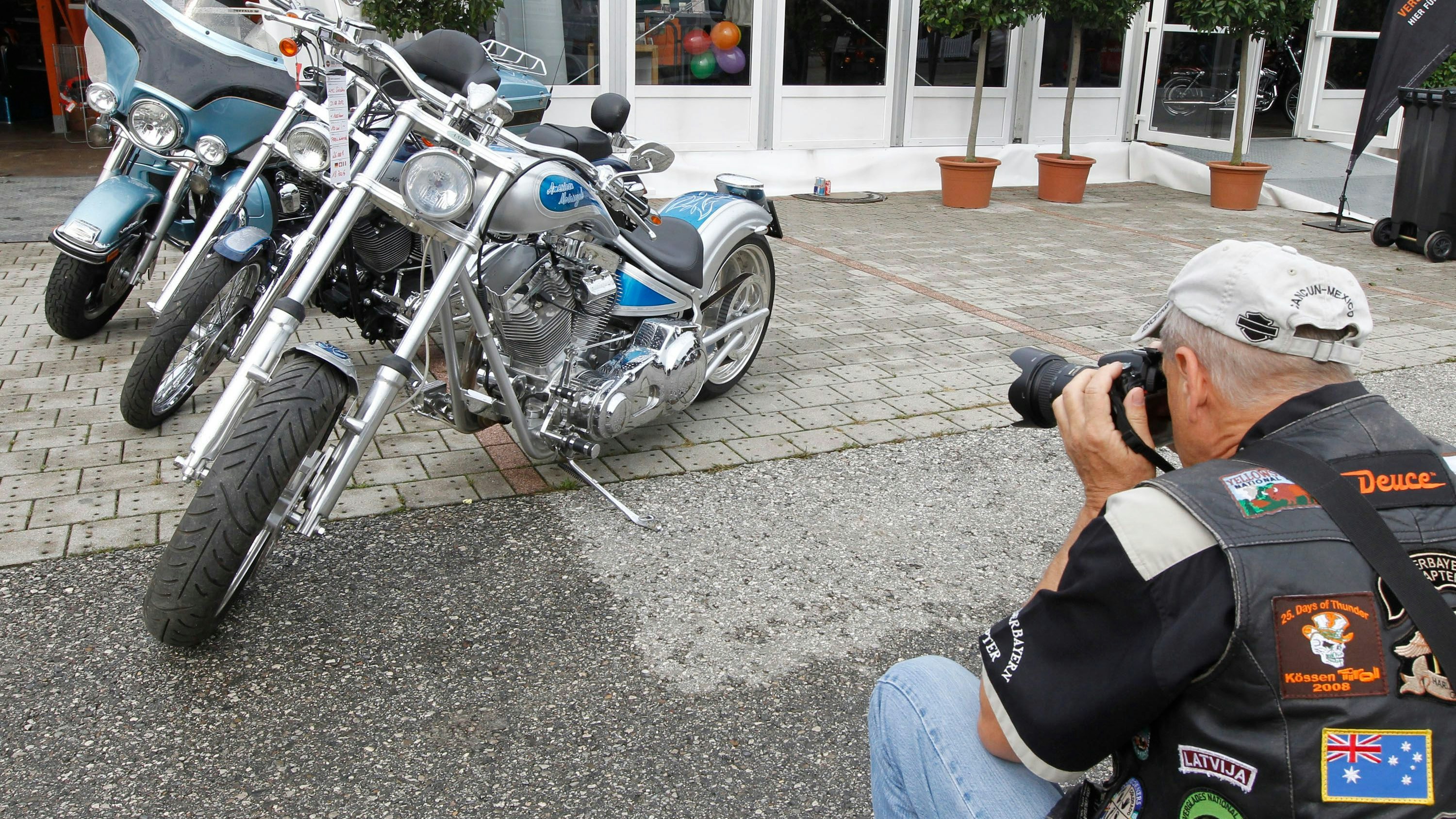 Aus der amerikanische Traum: Salzburger Hänlder ist pleite. Foto vom Harley-Treffen in Kärnten.
