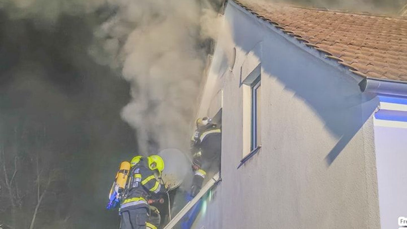 Tote Frau in brennendem Haus entdeckt – Ursache klar