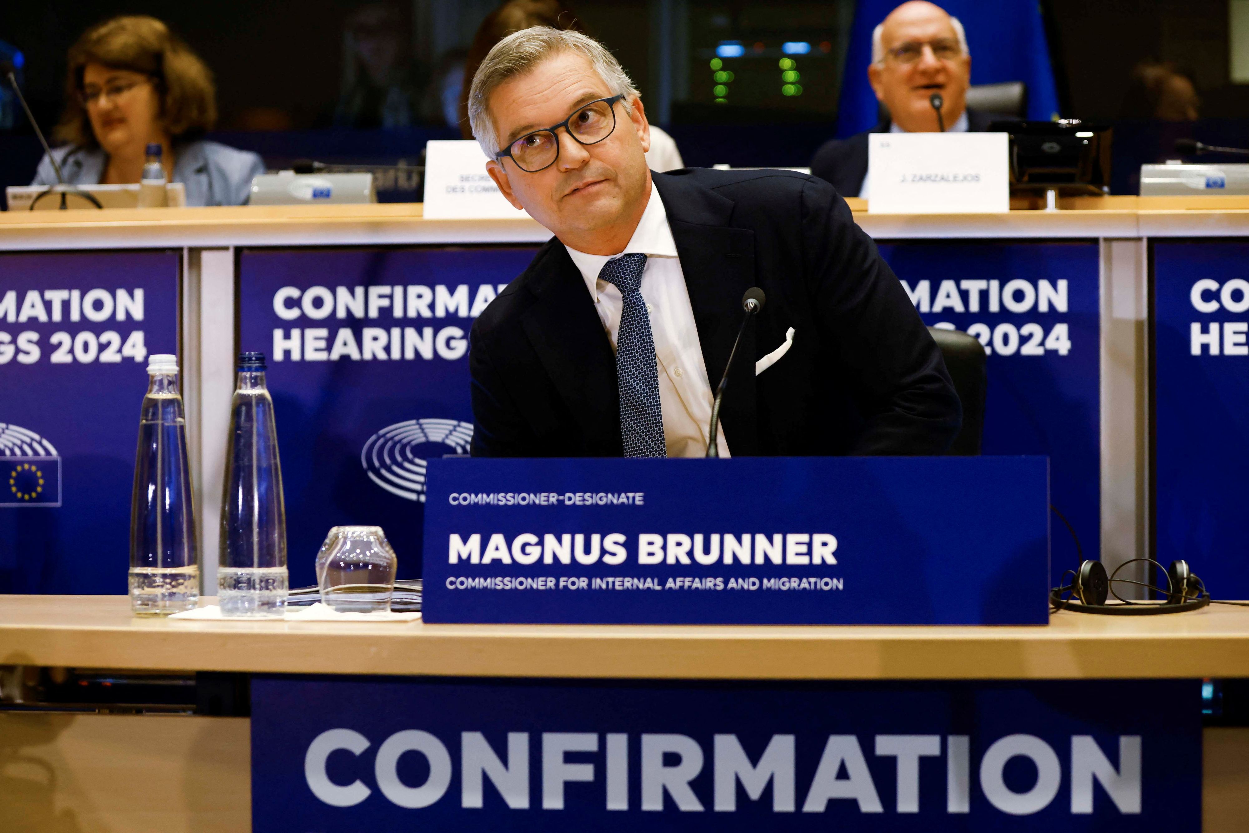 Ex-Finanzminister Magnus Brunner (ÖVP) während seiner Anhörung zur Nominierung als neuer EU-Komissar für Migration in Brüssel am 5. November 2024.