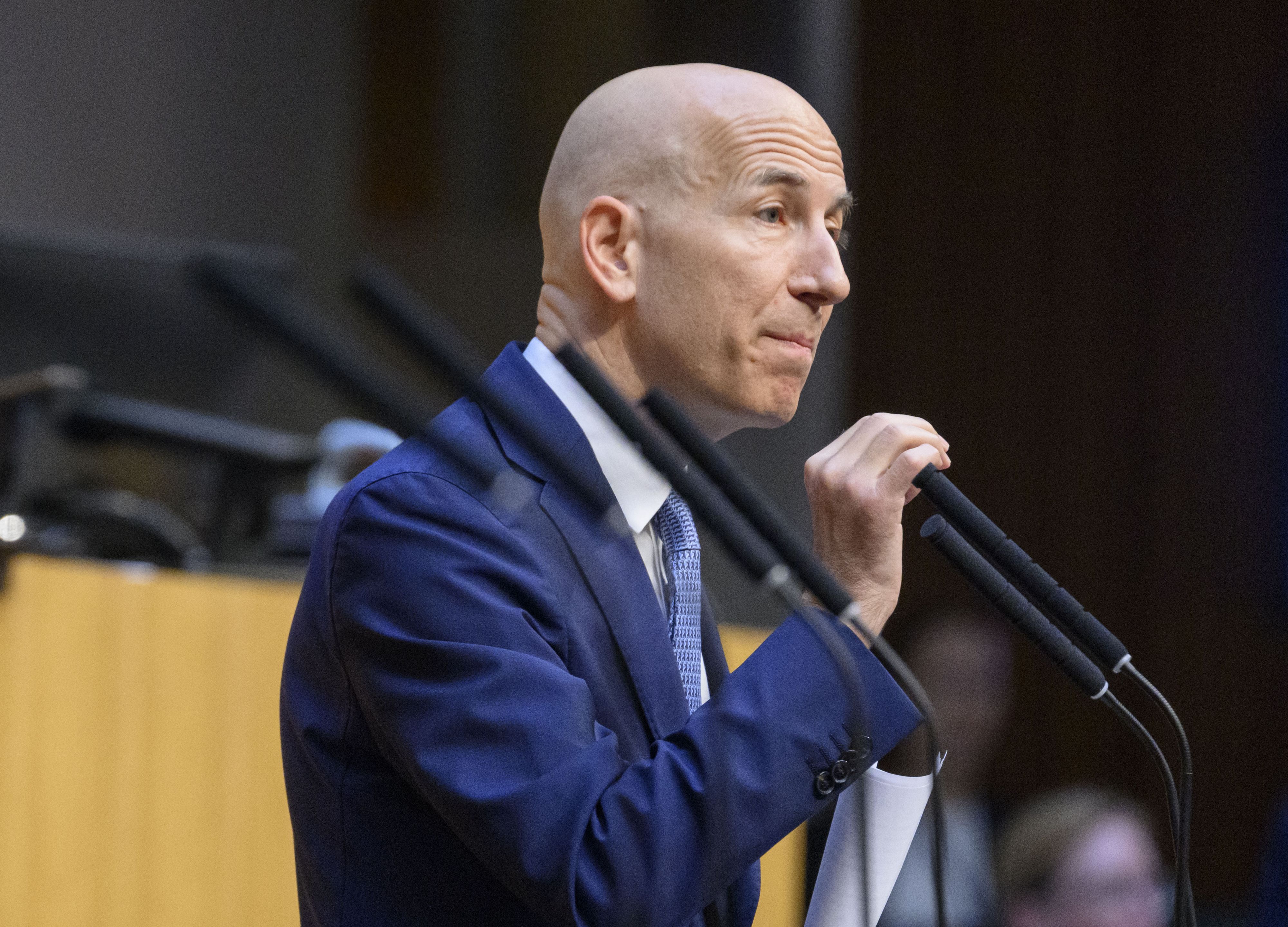 Martin Kocher ist Minister für Arbeit, Wirtschaft und auch Handel auf einem ÖVP-Ticket.