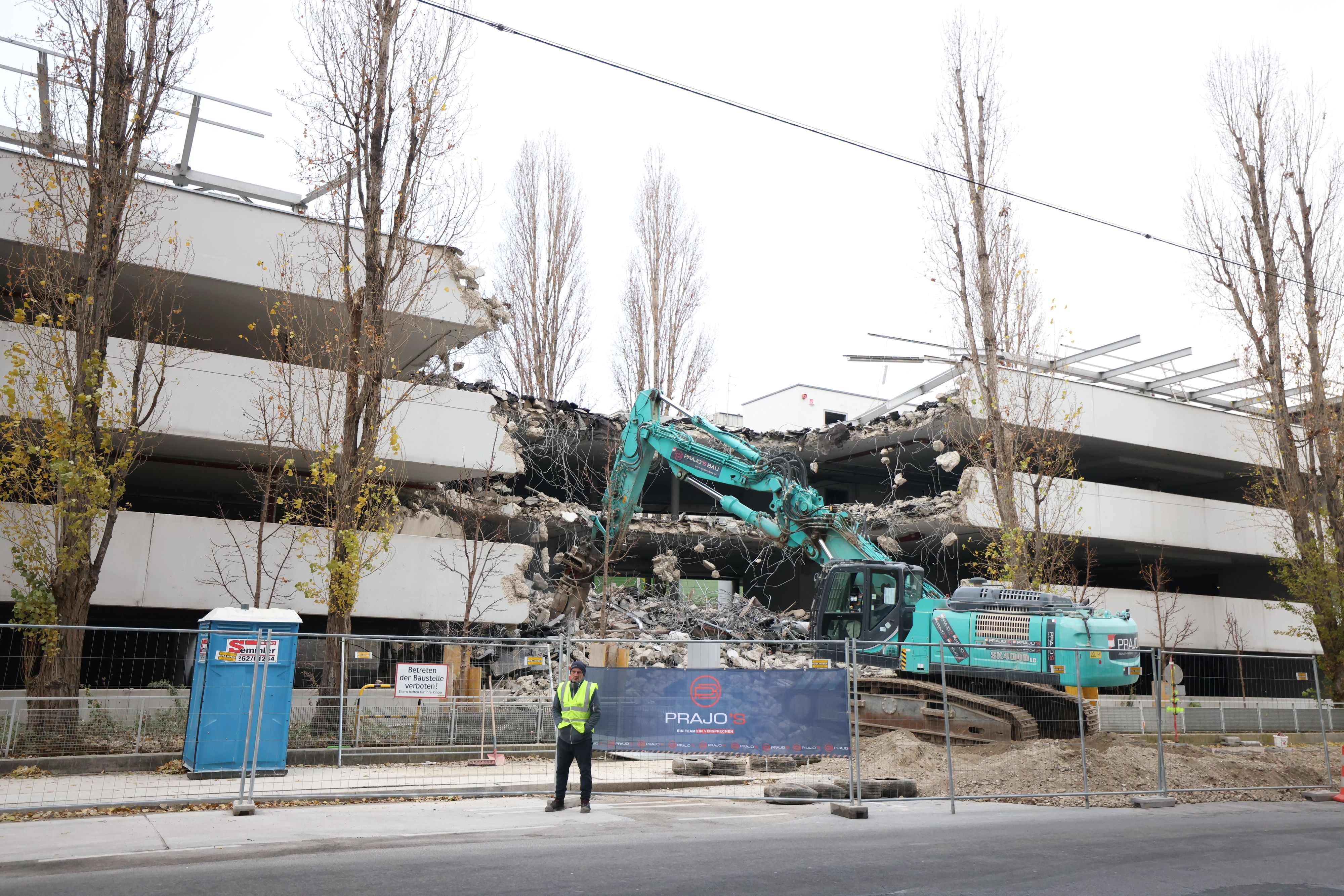 Die Fläche des Parkhauses wird für das neue Modulspital benötigt.
