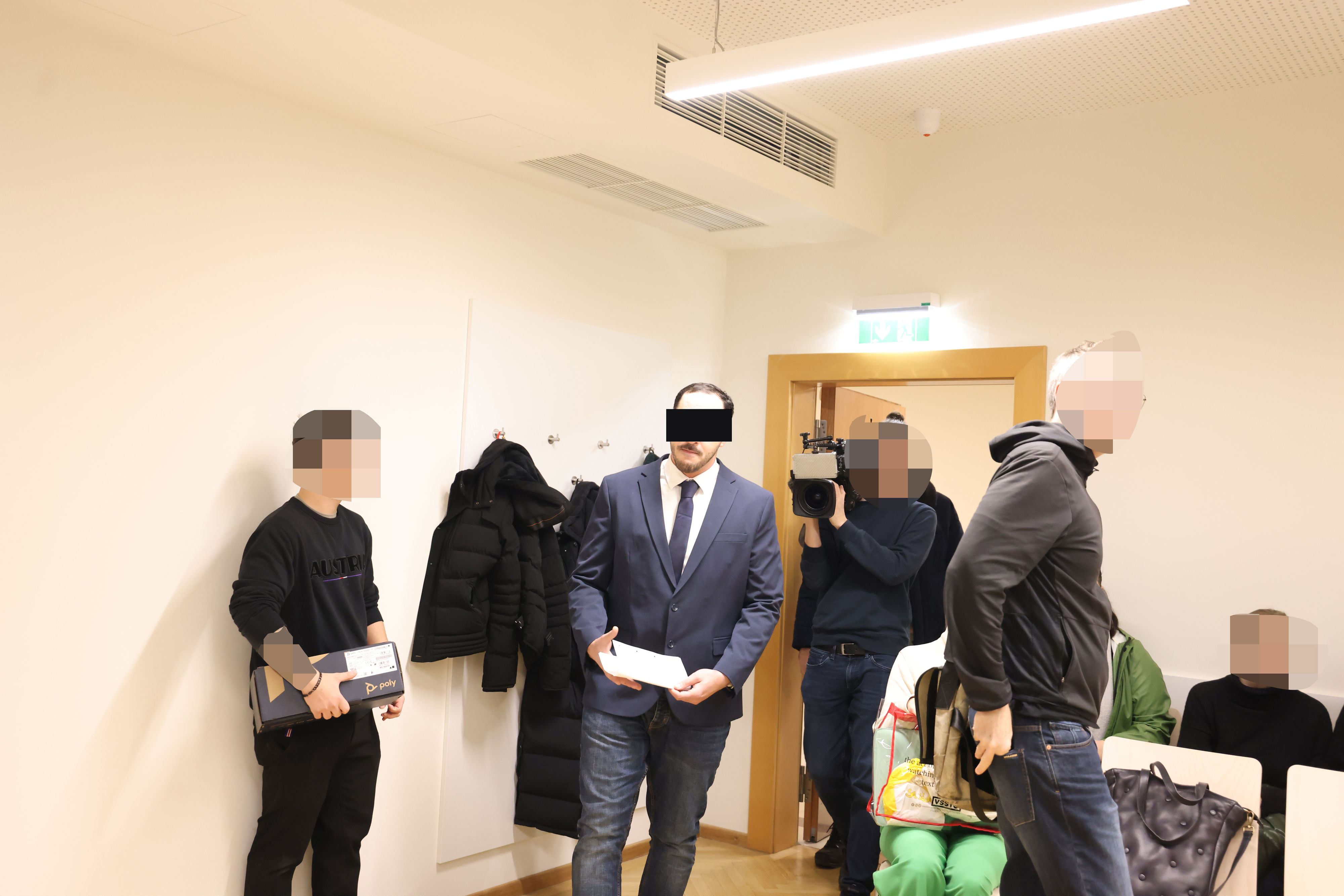 Der Angeklagte (33. m.) vor Gericht in Wien.