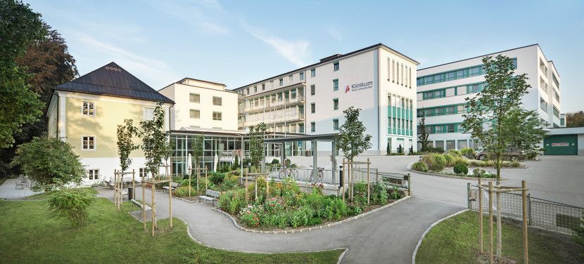 Nach der Attacke liegt das 27-jährige Opfer im Krankenhaus Wels.