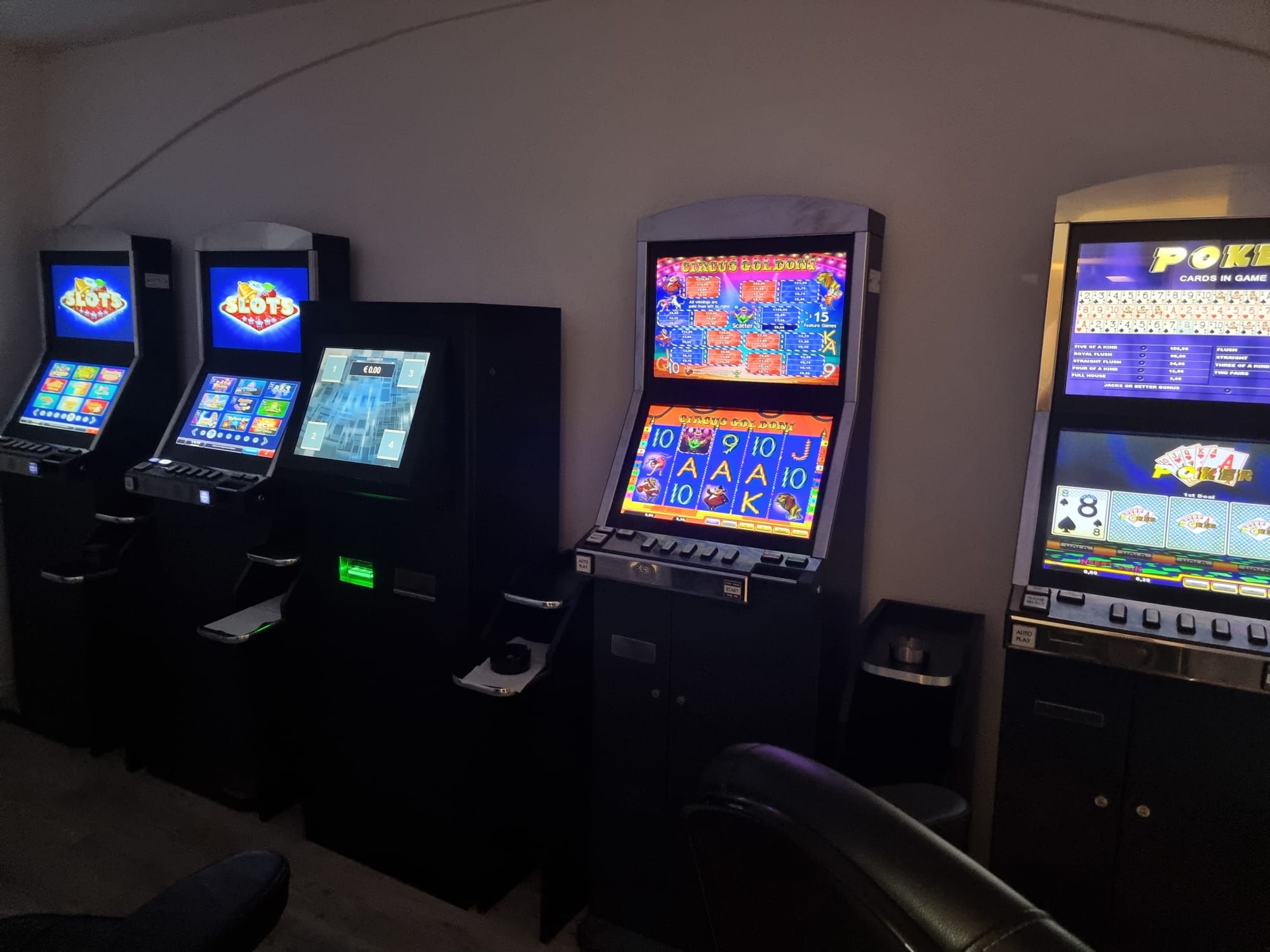 Im Zuge der Tätigkeiten konnte das Amt für Betrugsbekämpfung auch illegale Glücksspielautomaten ausfindig machen. Archivbild.