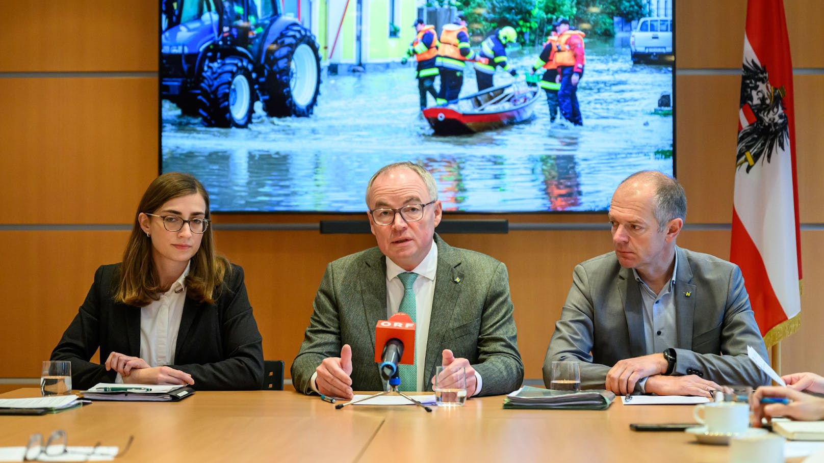 Landesvize Stephan Pernkopf mit Experten beim Pressegespräch.