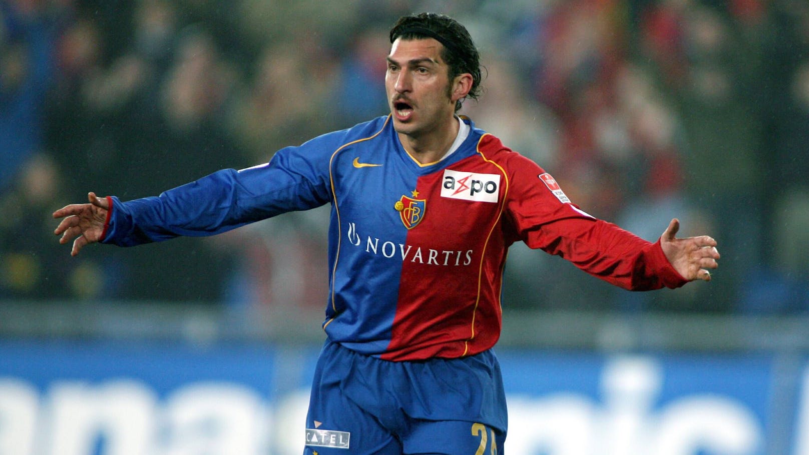 Micheil Kawelaschwili am Rasen für den FC Basel, 2006.