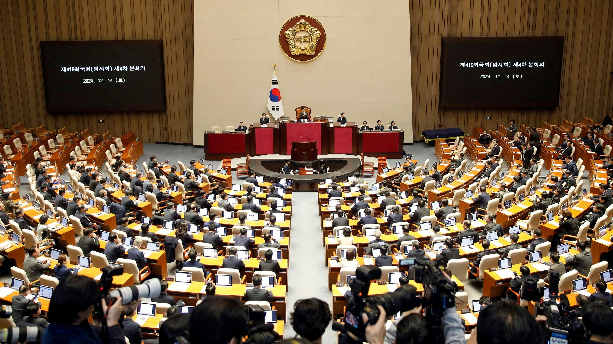 Blick in das südkoreanische Parlament während der Abstimmung um die Absetzung von Präsident Yoon Suk Yeol am 14. Dezember 2024.