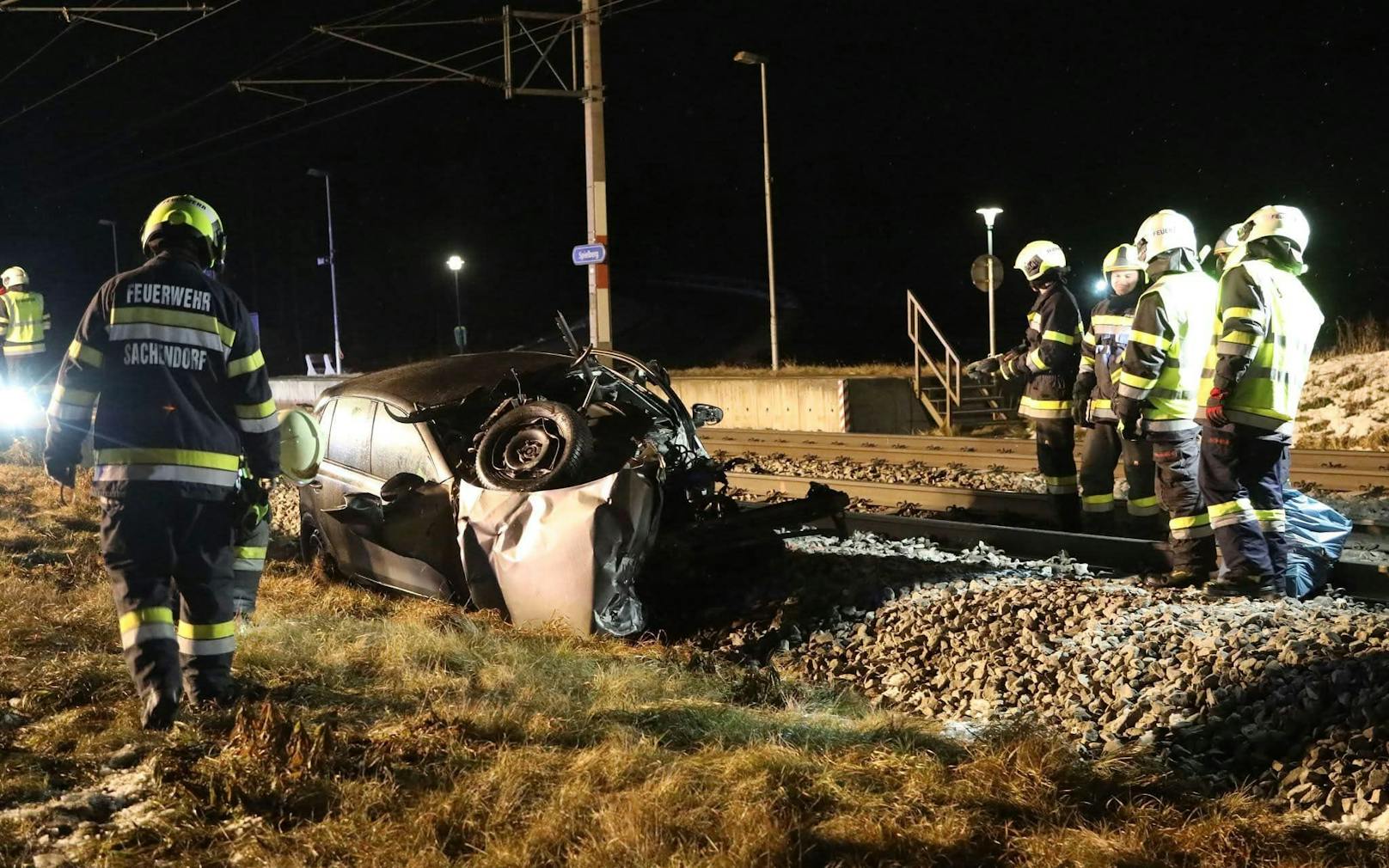 Am Abend vom 13. Dezember 2024 kam es im Bezirk Murtal zu einer Kollision zwischen einem PKW und einem ÖBB-Zug.