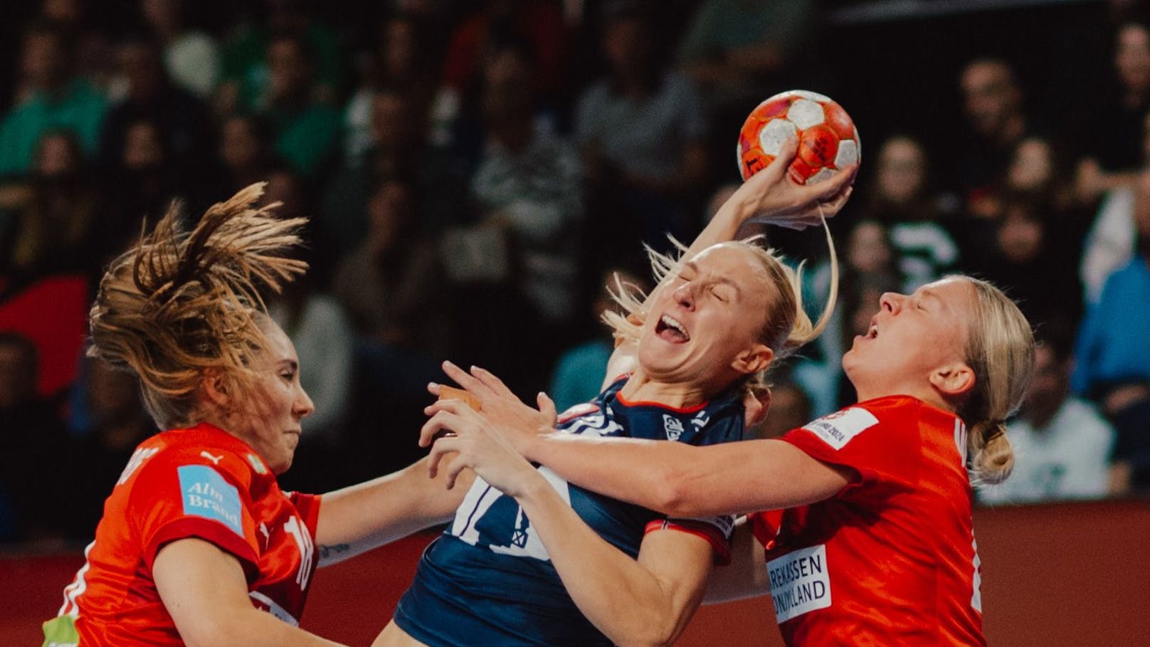 31:23! Norwegen feiert in Stadthalle Handball-Party