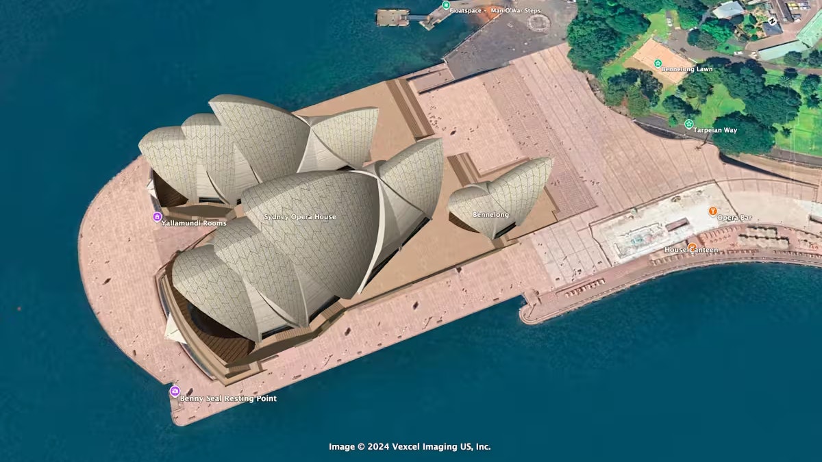 Auch diese Satellitenaufnahme zeigt: Grüne Flächen sieht man rund um die Gebäude nicht.