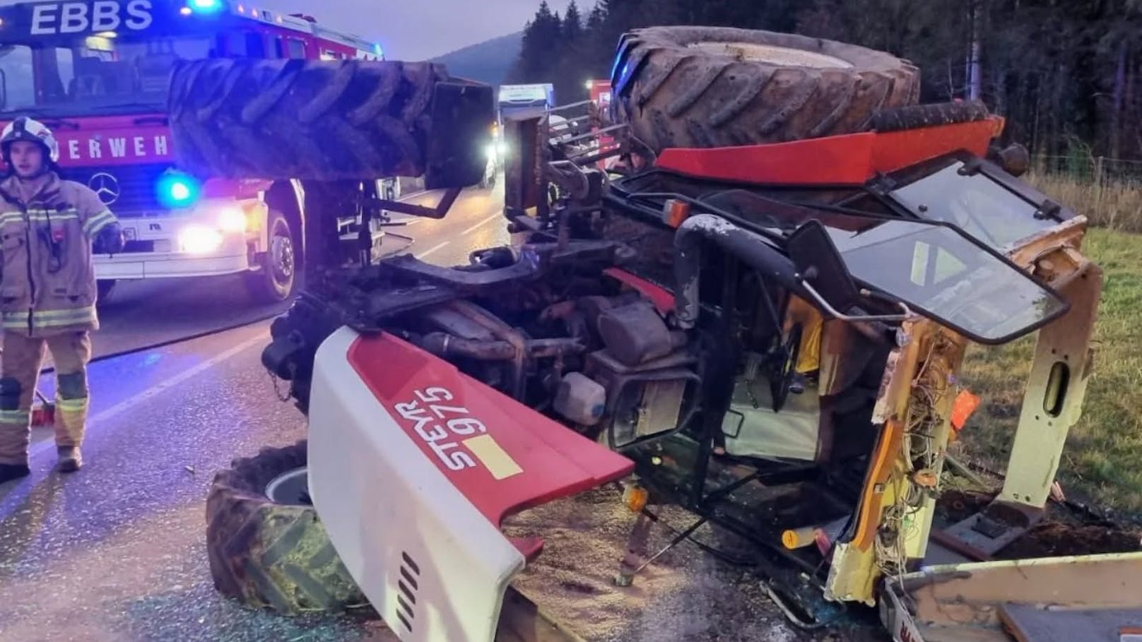 Führerscheinneuling kracht in Traktor – zwei Verletzte