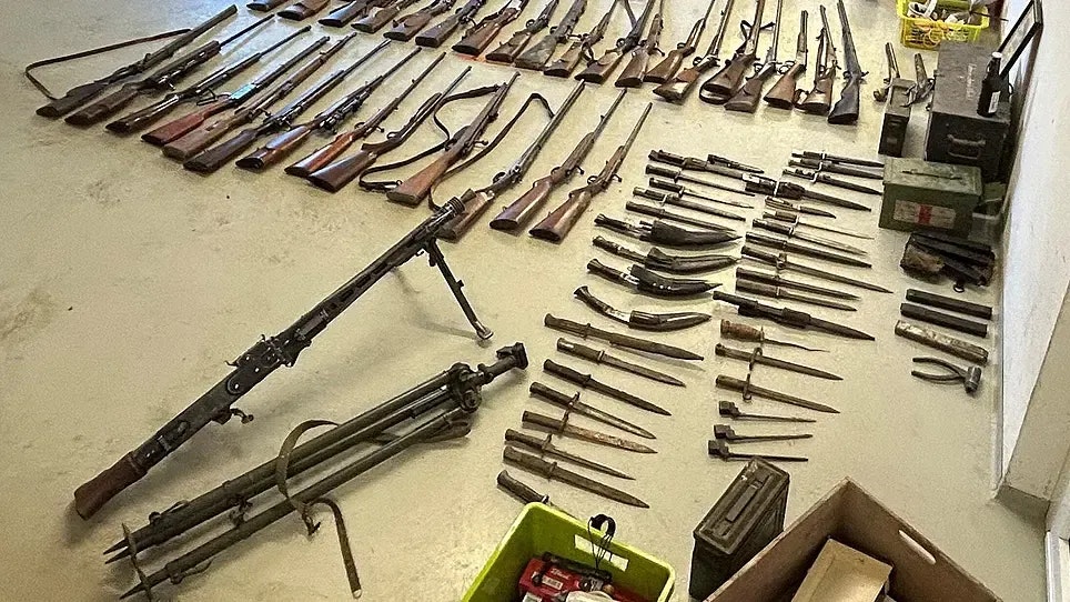 Ein Teil des sichergestellten Waffenarsenals.