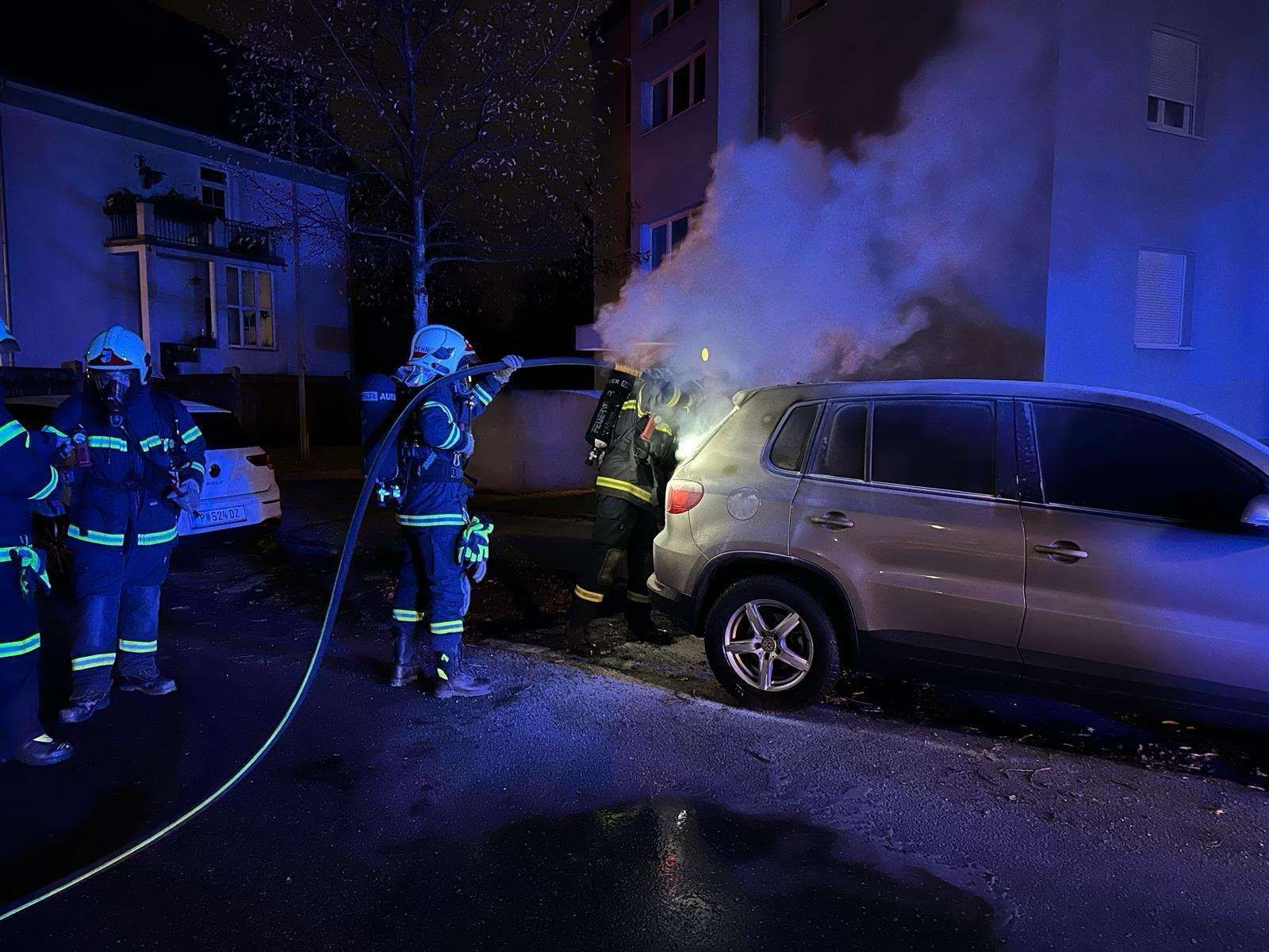 Die Brandserie in St. Pölten geht weiter. Die Feuerwehr musste mit Atemschutz anrücken.