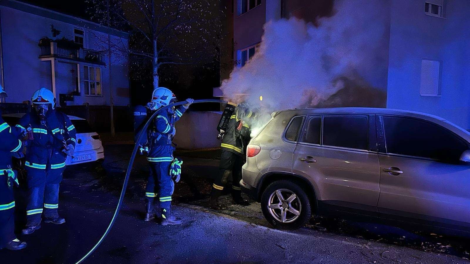 Die Brandserie in St. Pölten geht weiter. Die Feuerwehr musste mit Atemschutz anrücken.