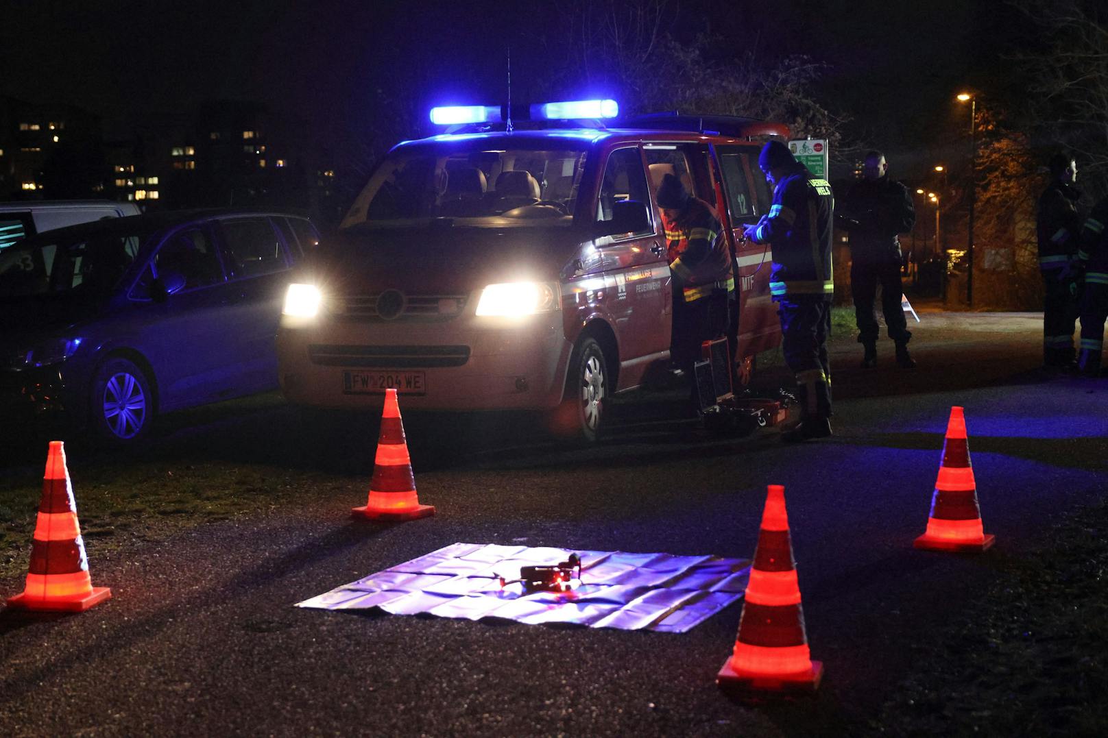 In Wels fackelte am Samstagabend ein Auto ab. Die Ursache ist unklar.