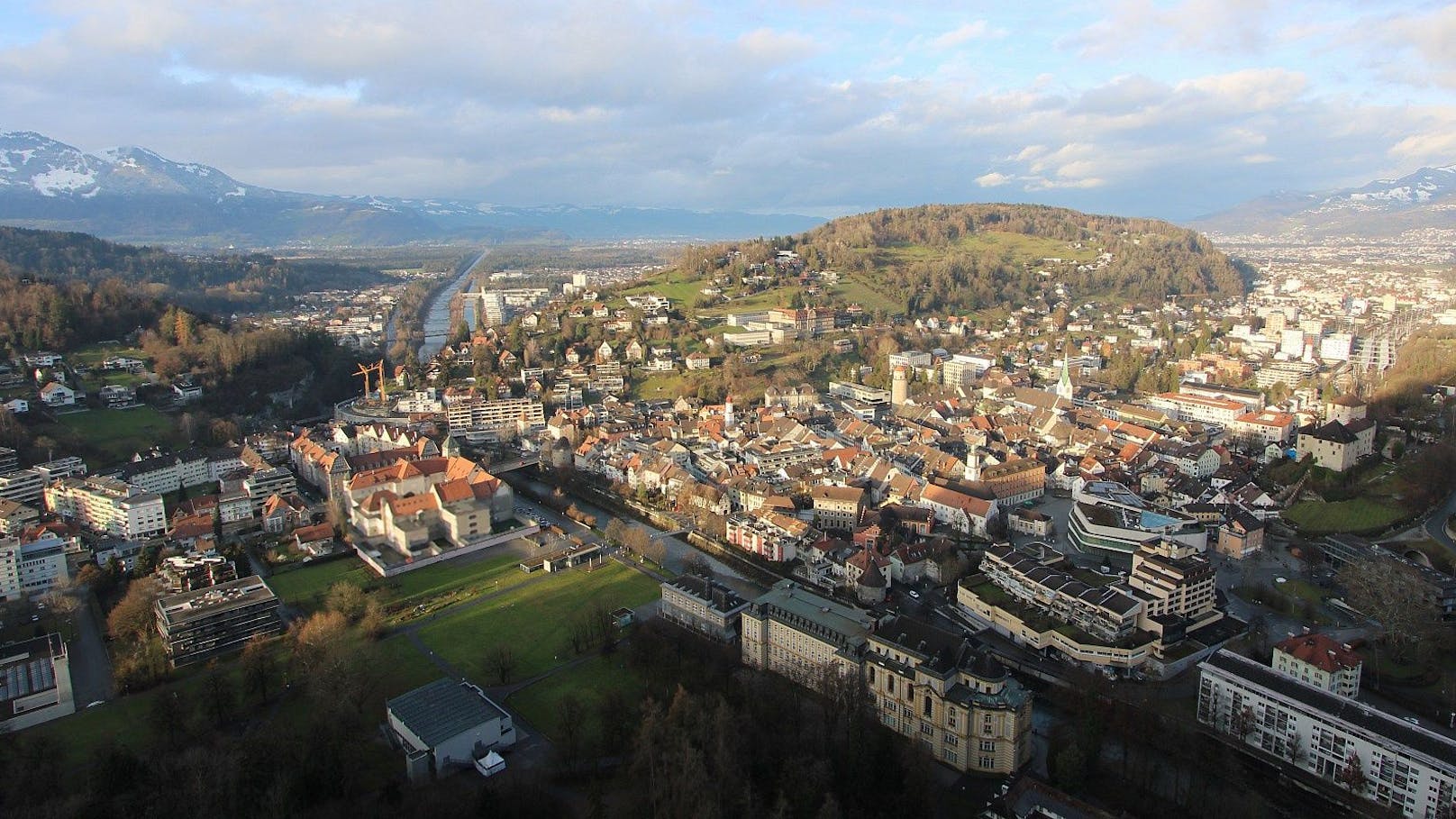 Blick über Feldkirch nach Norden am 15. Dezember 2024.