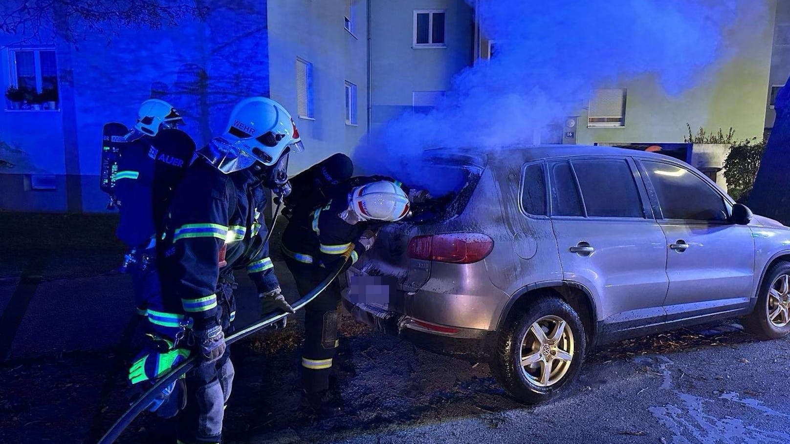 Wer die Fahrzeuge in der Landeshauptstadt anzündet, ist derzeit unklar.