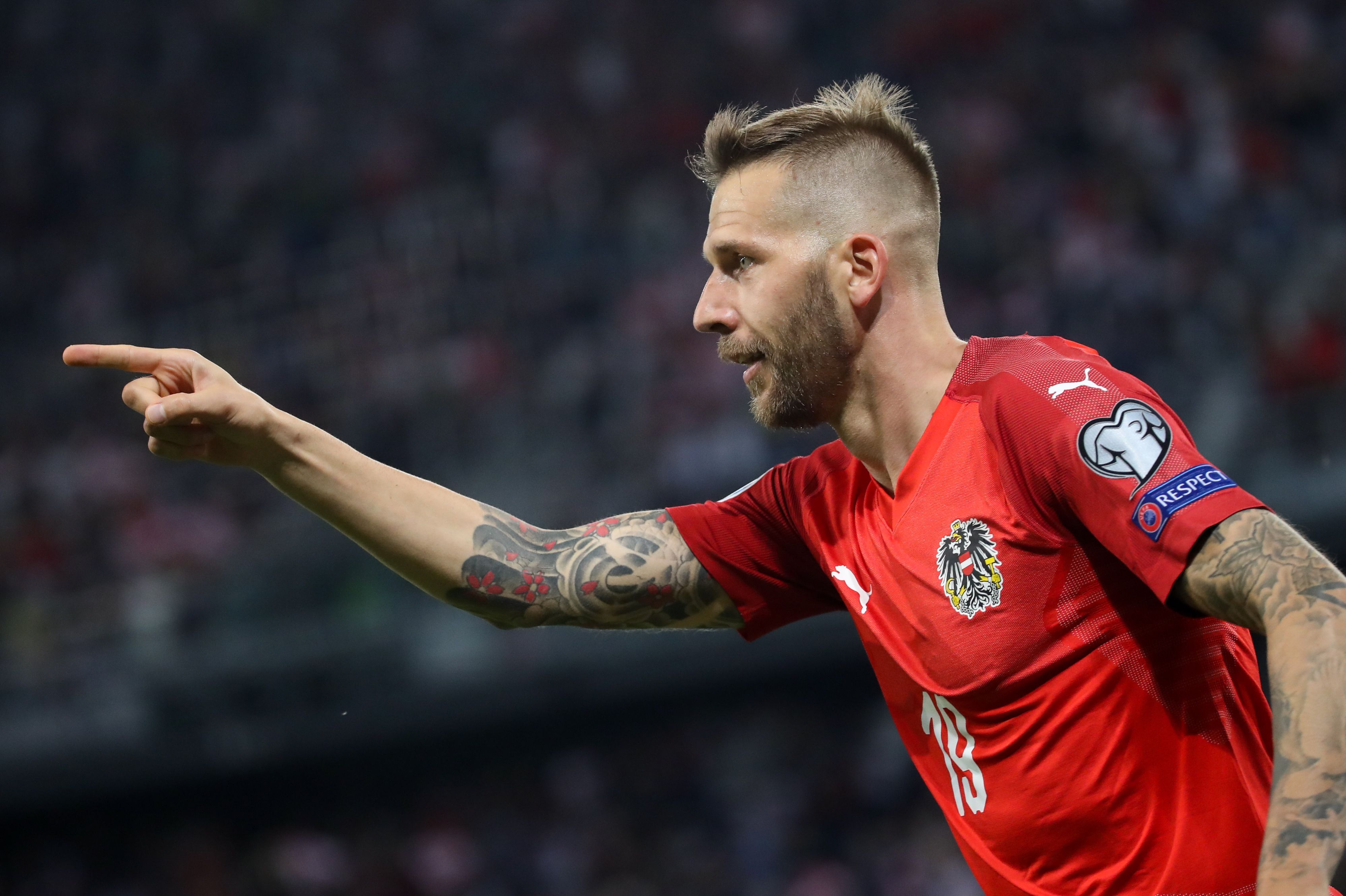 In 26 Länderspielen erzielte Burgstaller zwei Teamtreffer. Nun liegt er nach einer Attacke im Spital.