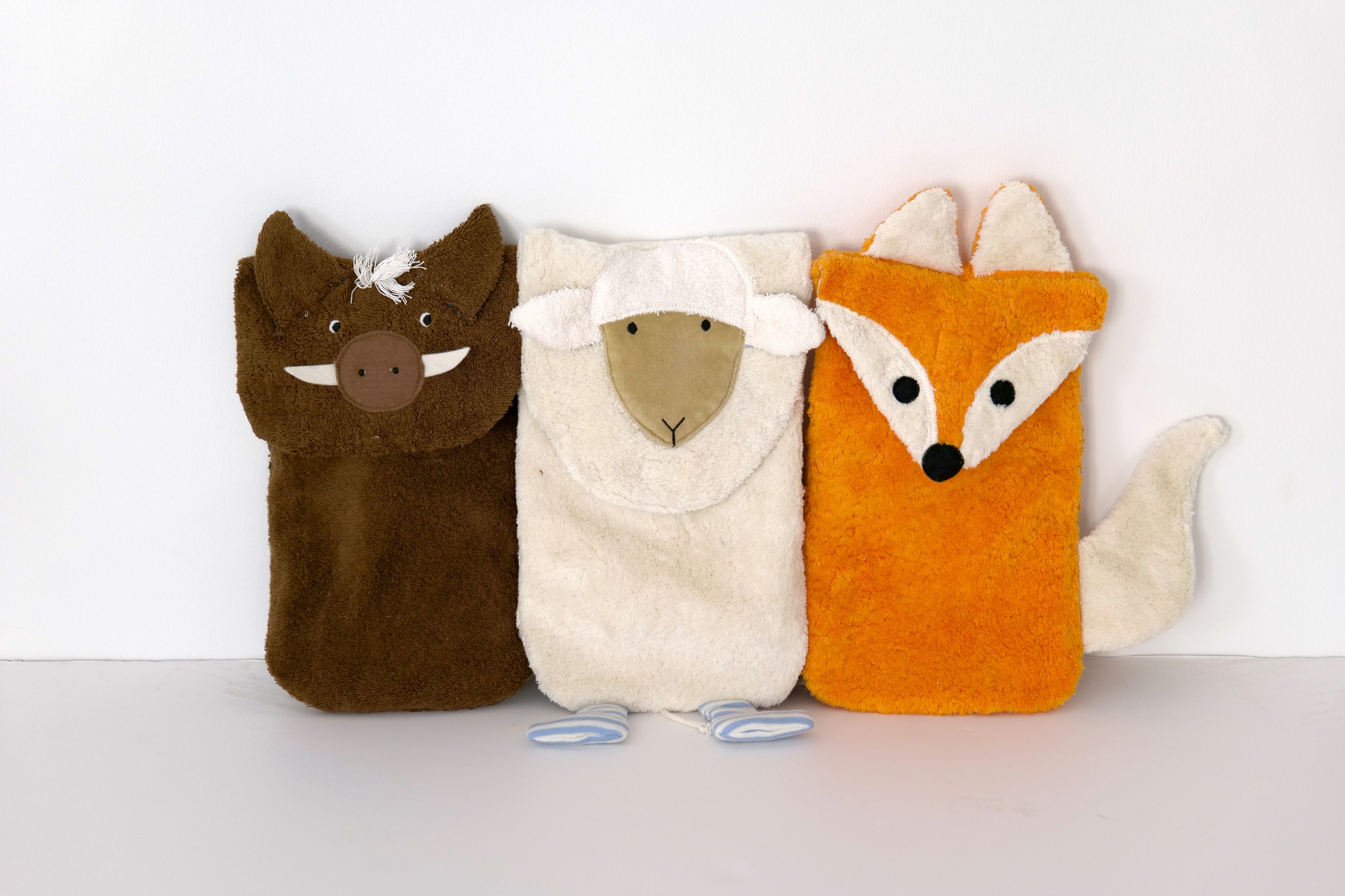 Tierische Wärmeflaschen: Global 2000 bietet nachhaltige Spendengeschenke an.