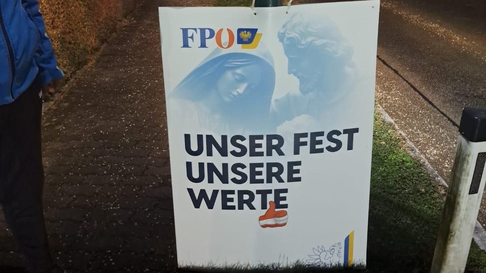 FPÖ-Team beim Anbringen der Wahlplakate