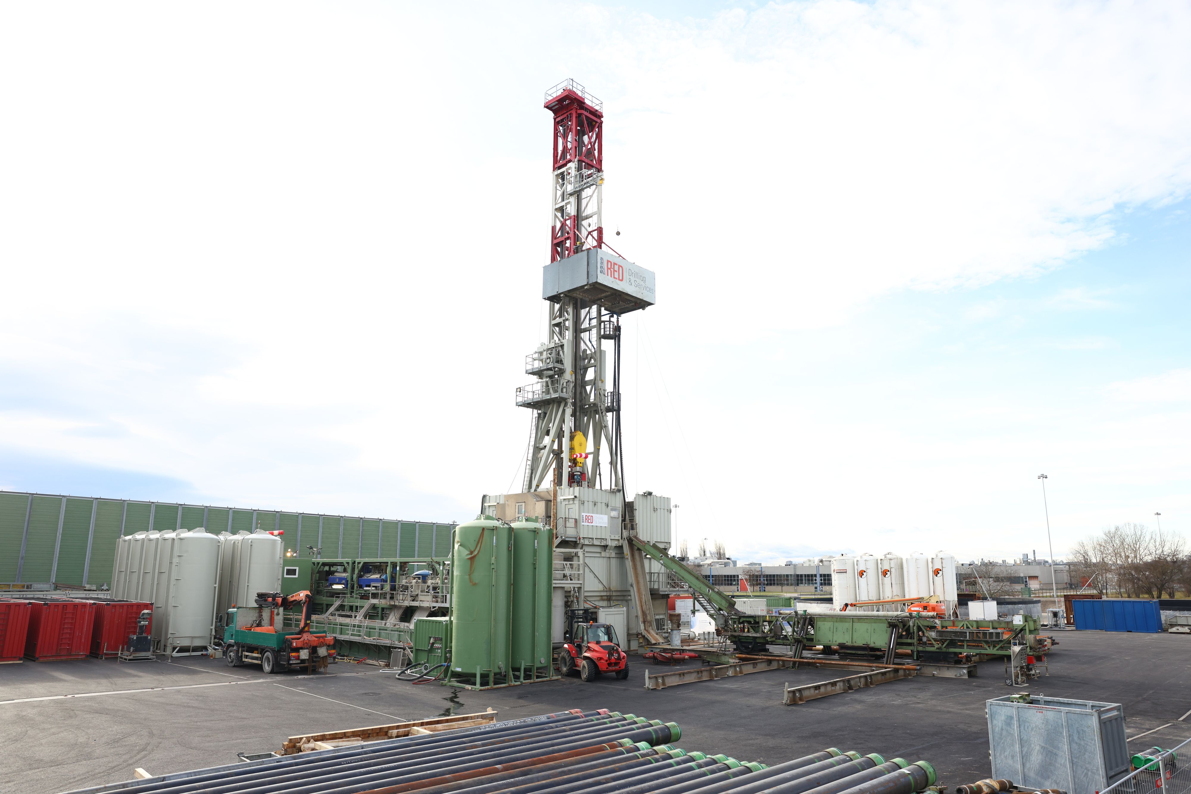 Der Startschuss ist gefallen: In Wien-Aspern wird tief in den Boden gebohrt. Es geht dabei um klimaneutrale Wärmeversorgung.