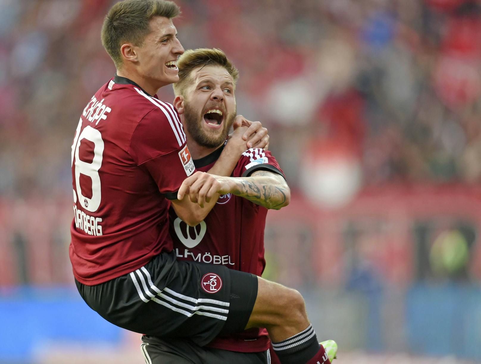 Beim FC Nürnberg schlug er dann voll ein, läutete eine erfolgreiche Zeit als Deutschland-Legionär ein. Ein Bild mit Symbol-Charakter: Burgstaller beim Torjubel mit Landsmann und ÖFB-Kollege Alessandro Schöpf.