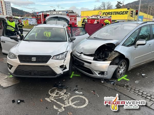 Eine Person wurde bei dem Unfall verletzt.