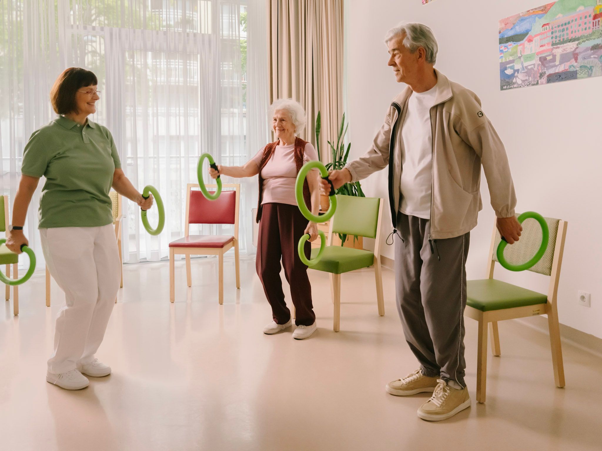 In den Tageszentren des Fonds Soziales Wien werden Seniorinnen und Senioren betreut und aktiviert – von kreativen Arbeiten bis zum Bewegungstraining.