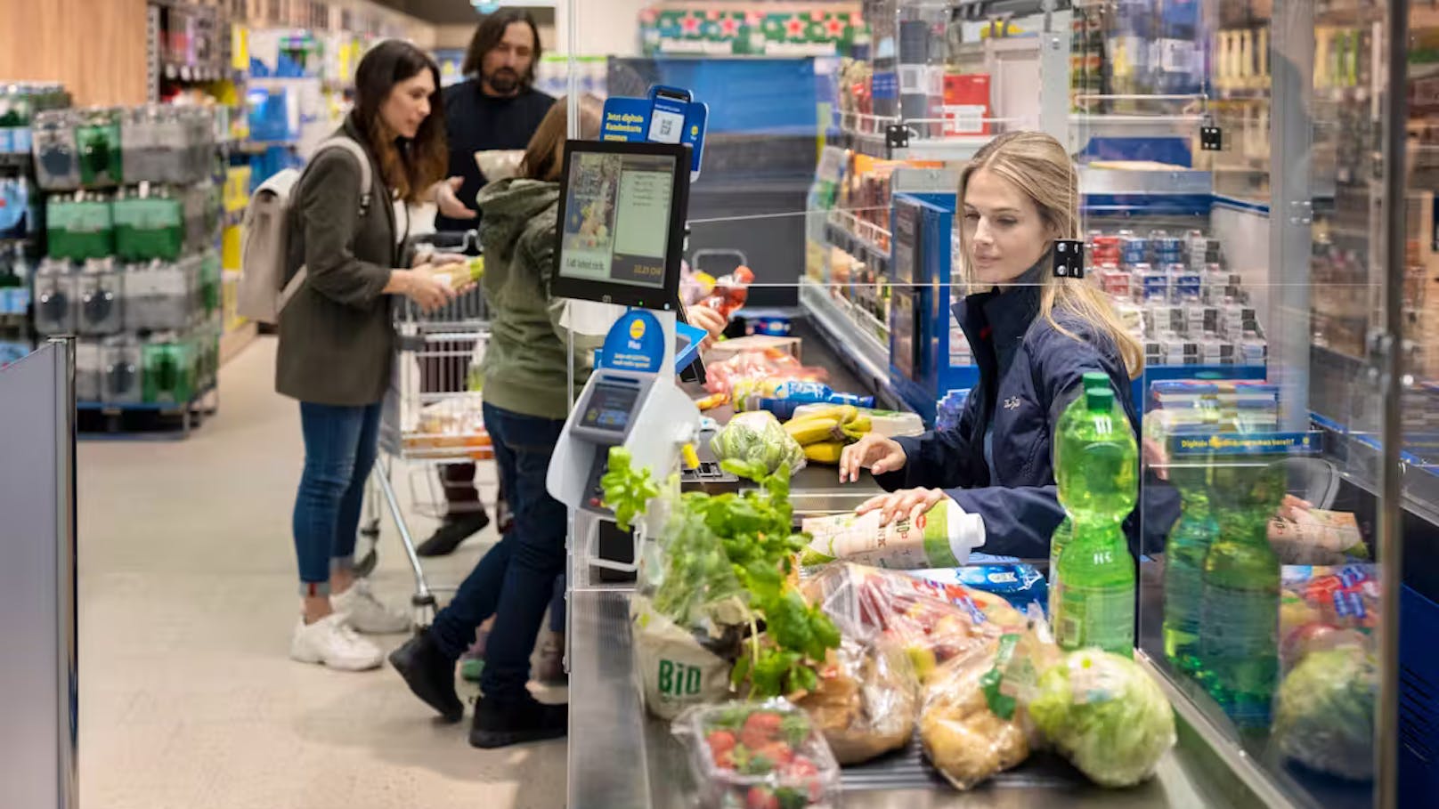 Auch je nach Generation zeigt sich laut Schwerdhöfer ein unterschiedliches Kaufverhalten. In früheren Generationen sei viel mehr Fleisch im Einkaufskorb gelandet, heute hingegen viel mehr Salat.