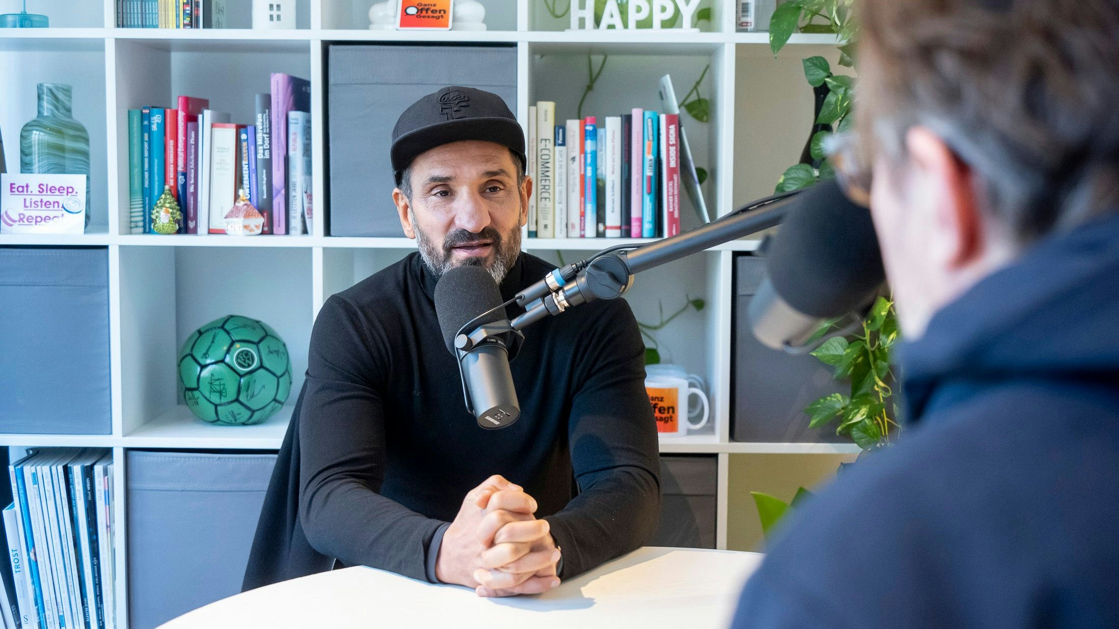 Fadi Merza beim Podcast-Interview mit Newsflix-Redakteur Martin Kubesch