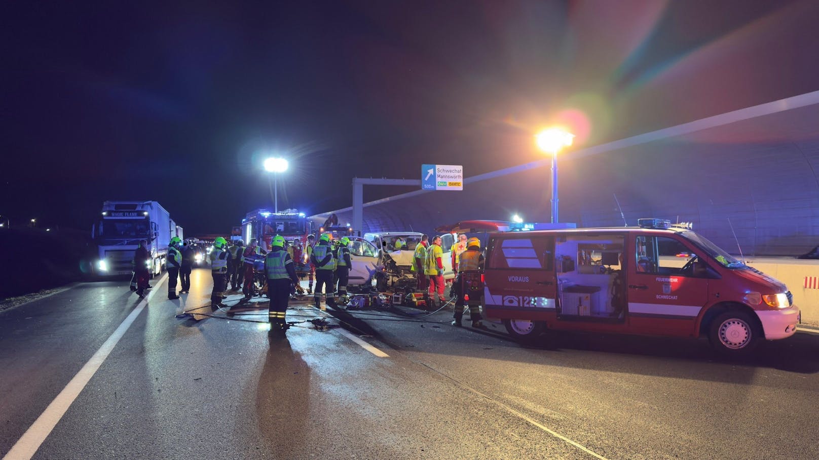 Am Montagabend kam es zu einem Einsatzmarathon der Feuerwehr Schwechat. Begonnen hat dieser auf die A4 Ostautobahn.