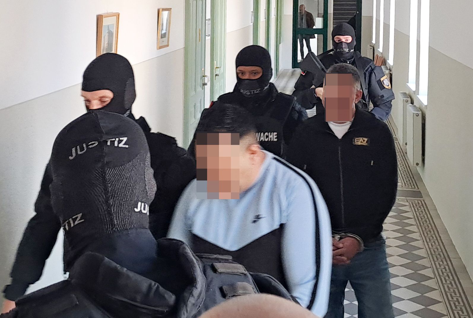 Prozess gegen zwei Angeklagte wegen Raubes und versuchten Mordes am Montag, 07. Oktober 2024, am Landesgericht in St. Pölten – heute, am 17. Dezember, wurde der Prozess fortgesetzt.