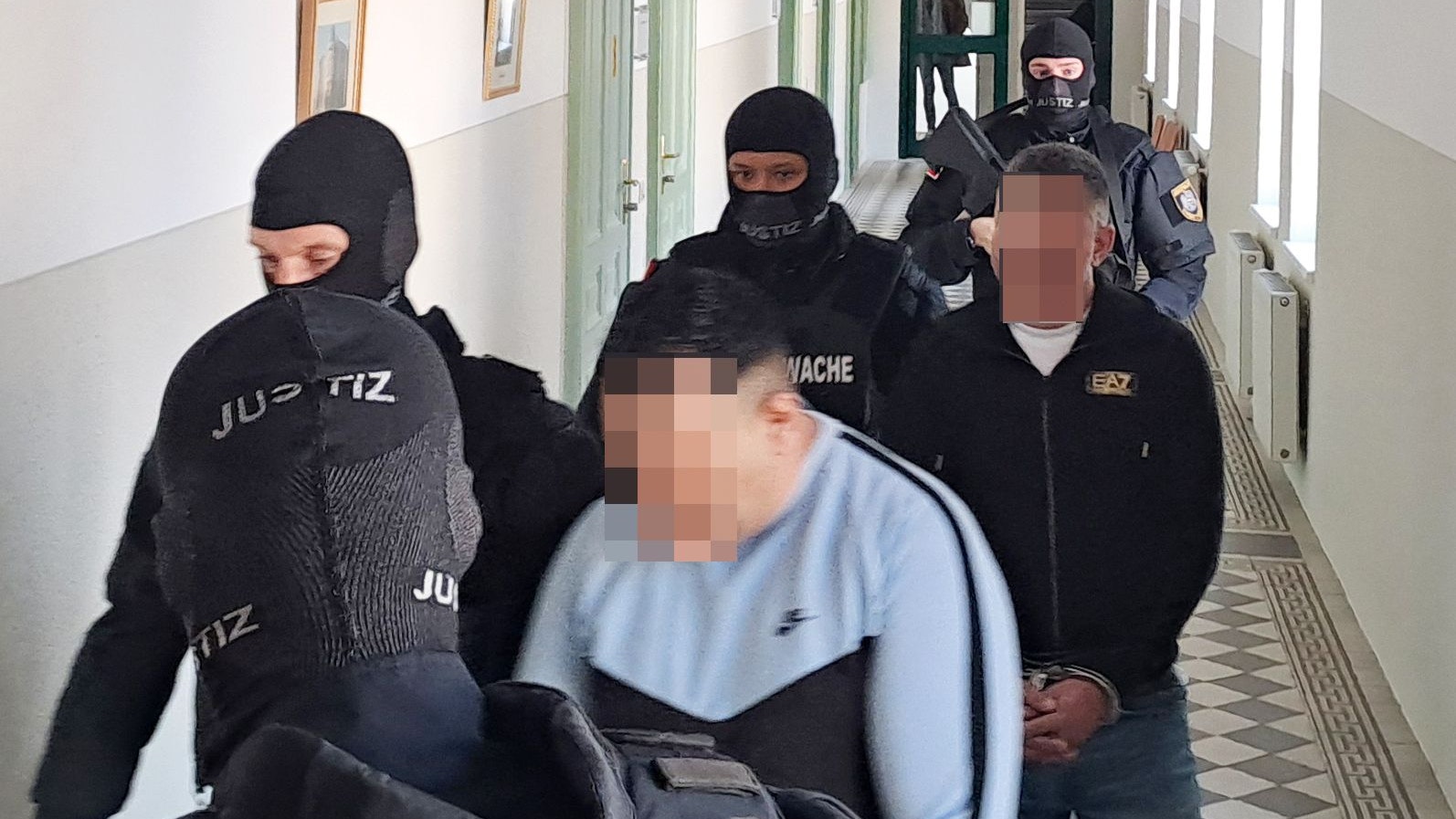 Heute.at - Frau getreten, gefesselt – 15 Jahre Haft für Räuber