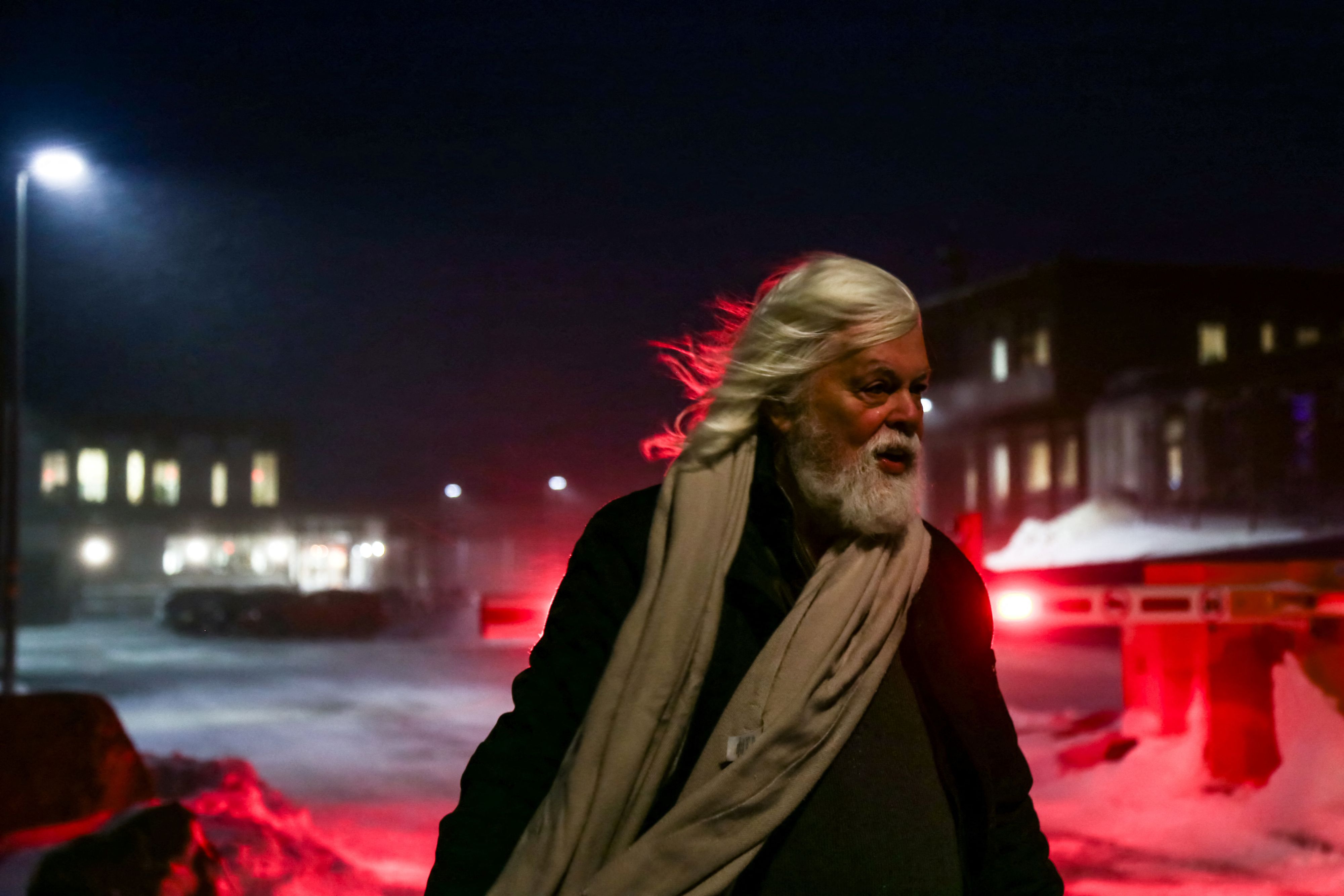 Der 74-Jährige Anti-Walfang-Aktivist wurde am Dienstag aus der Haft in Nuuk entlassen.