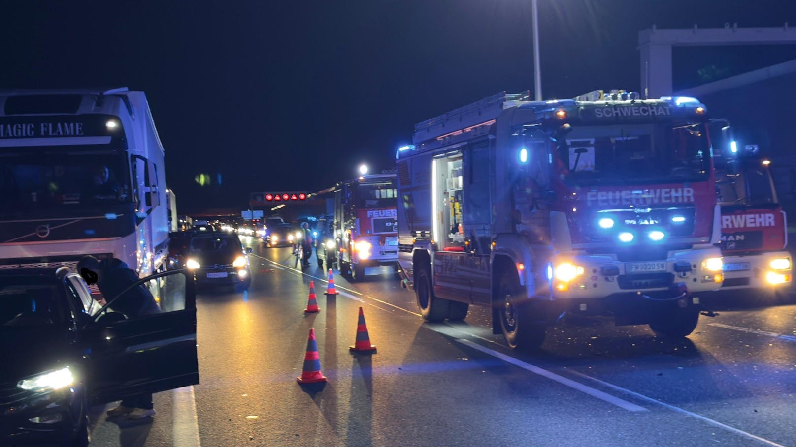 Am Montagabend kam es zu einem Einsatzmarathon der Feuerwehr Schwechat. Begonnen hat dieser auf die A4 Ostautobahn.