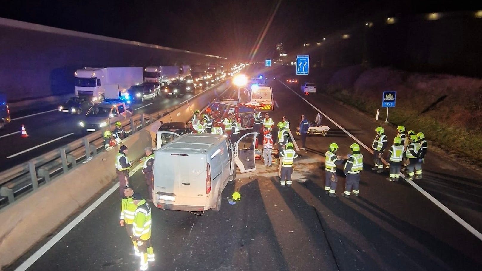 Am Montagabend kam es zu einem Einsatzmarathon der Feuerwehr Schwechat. Begonnen hat dieser auf die A4 Ostautobahn.