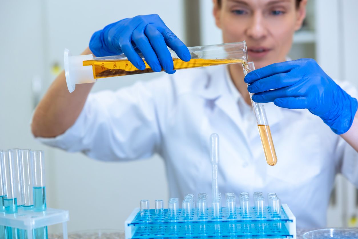 In Labors wurden die Honigproben mittels kriminalistischer DNA-Tests überprüft.