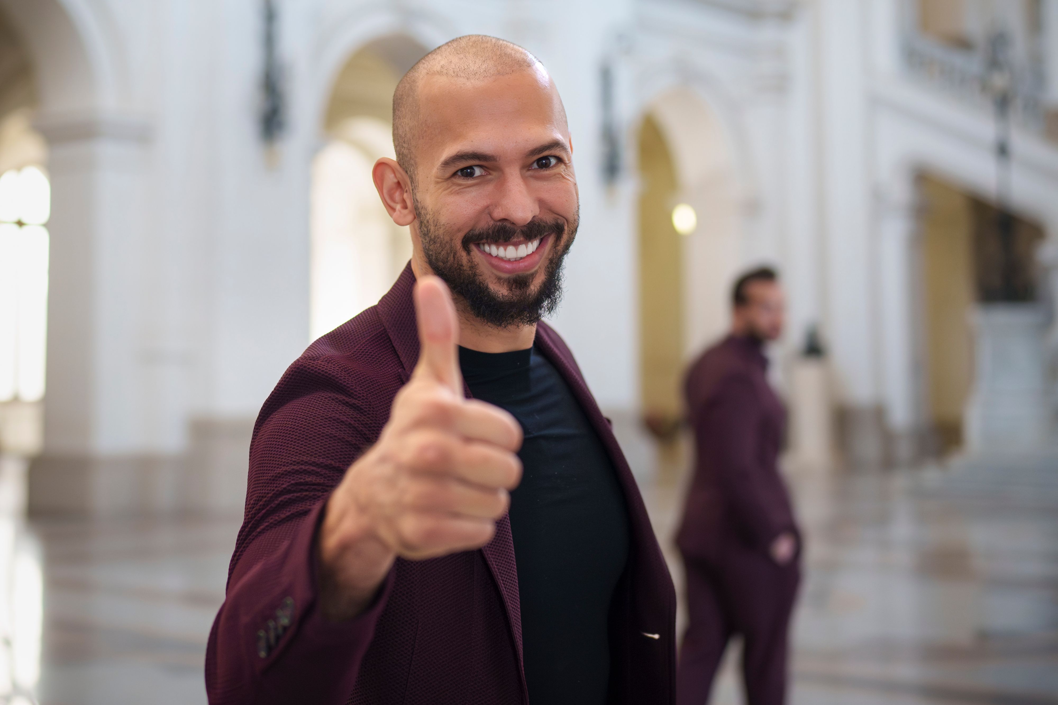 Vorbild für viele in der "Manosphere": der Brite Andrew Tate. Gegen den Ex-Kickboxer wird in Steuerangelegenheiten ermittelt, eine Frau wirft ihm sexuelle Gewalt vor