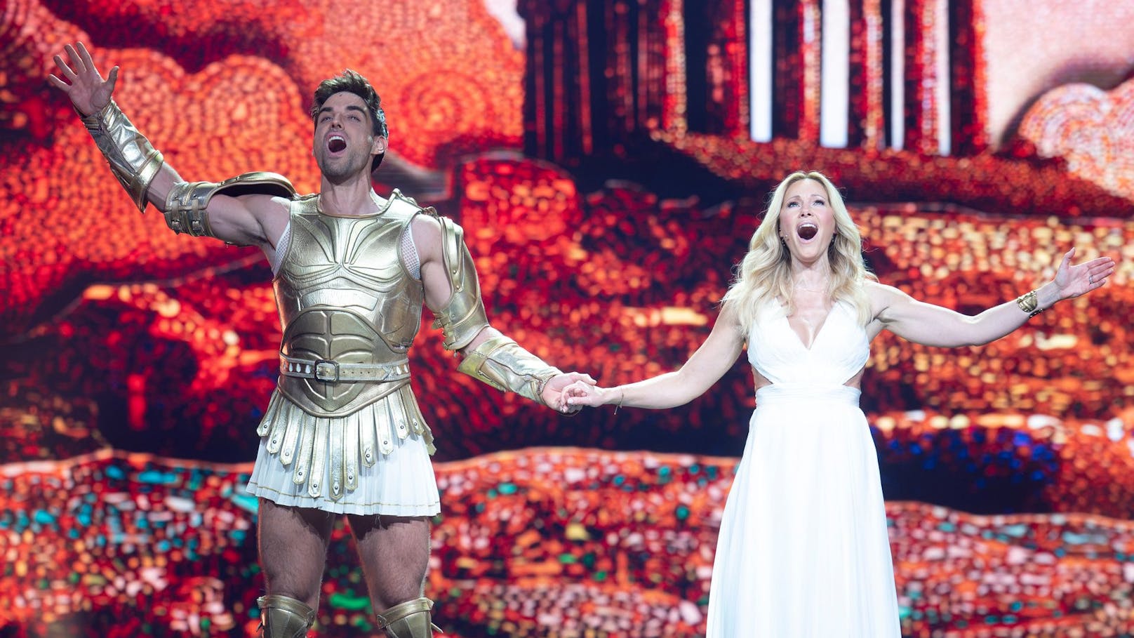 "Herkules"-Musical-Darsteller <strong>Philipp Büttner</strong> und Helene Fischer.