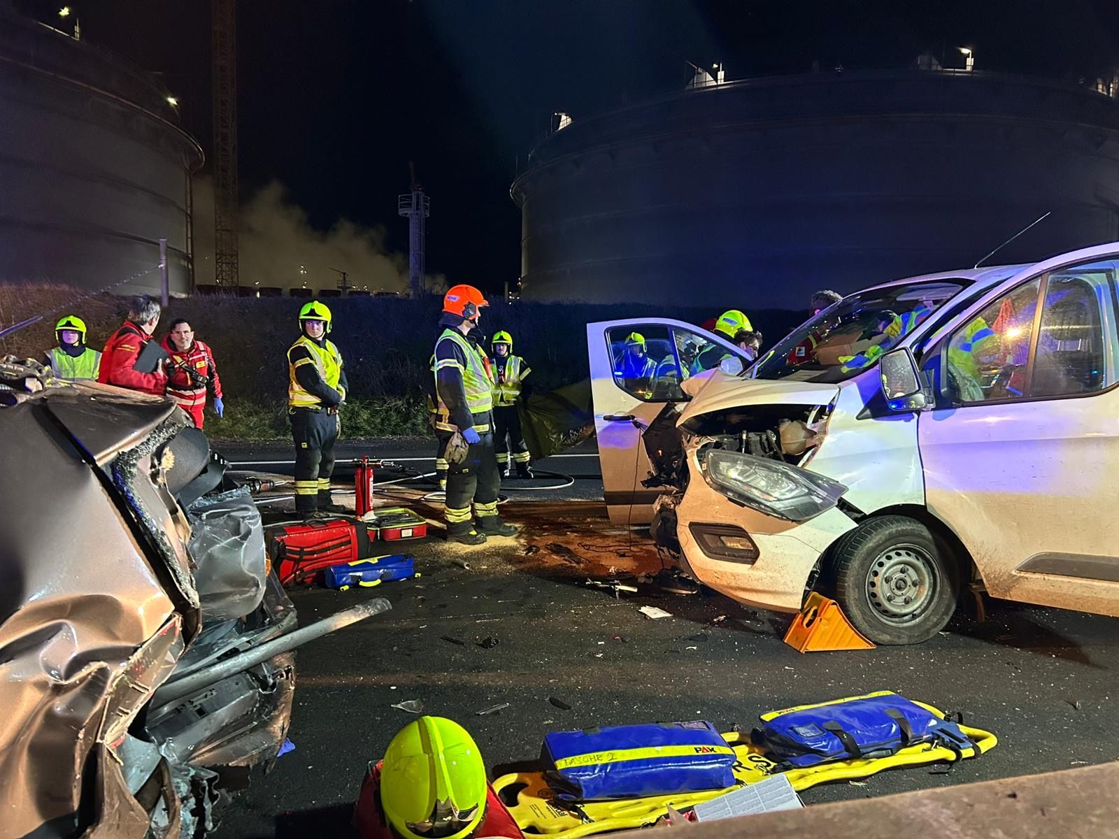 Die Floriani waren auf der Gegenfahrbahn gerade mit Aufräumarbeiten beschäftigt, als es zu dem folgenschweren Unfall kam.
