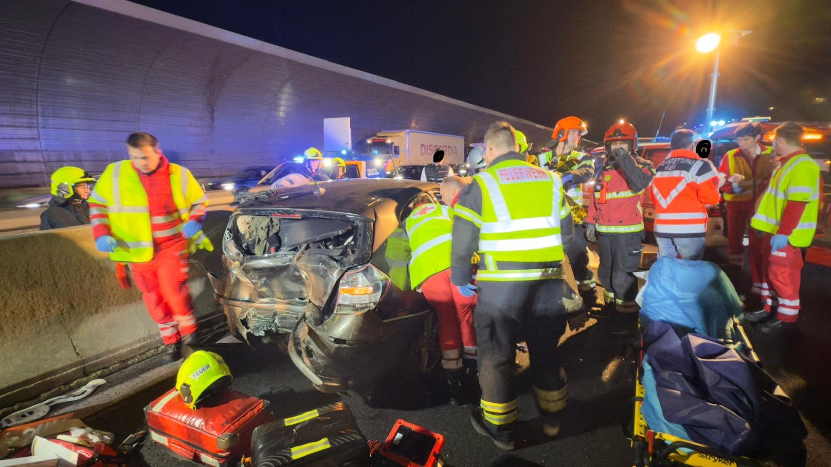 Am Montagabend kam es zu einem Einsatzmarathon der Feuerwehr Schwechat. Begonnen hat dieser auf die A4 Ostautobahn.