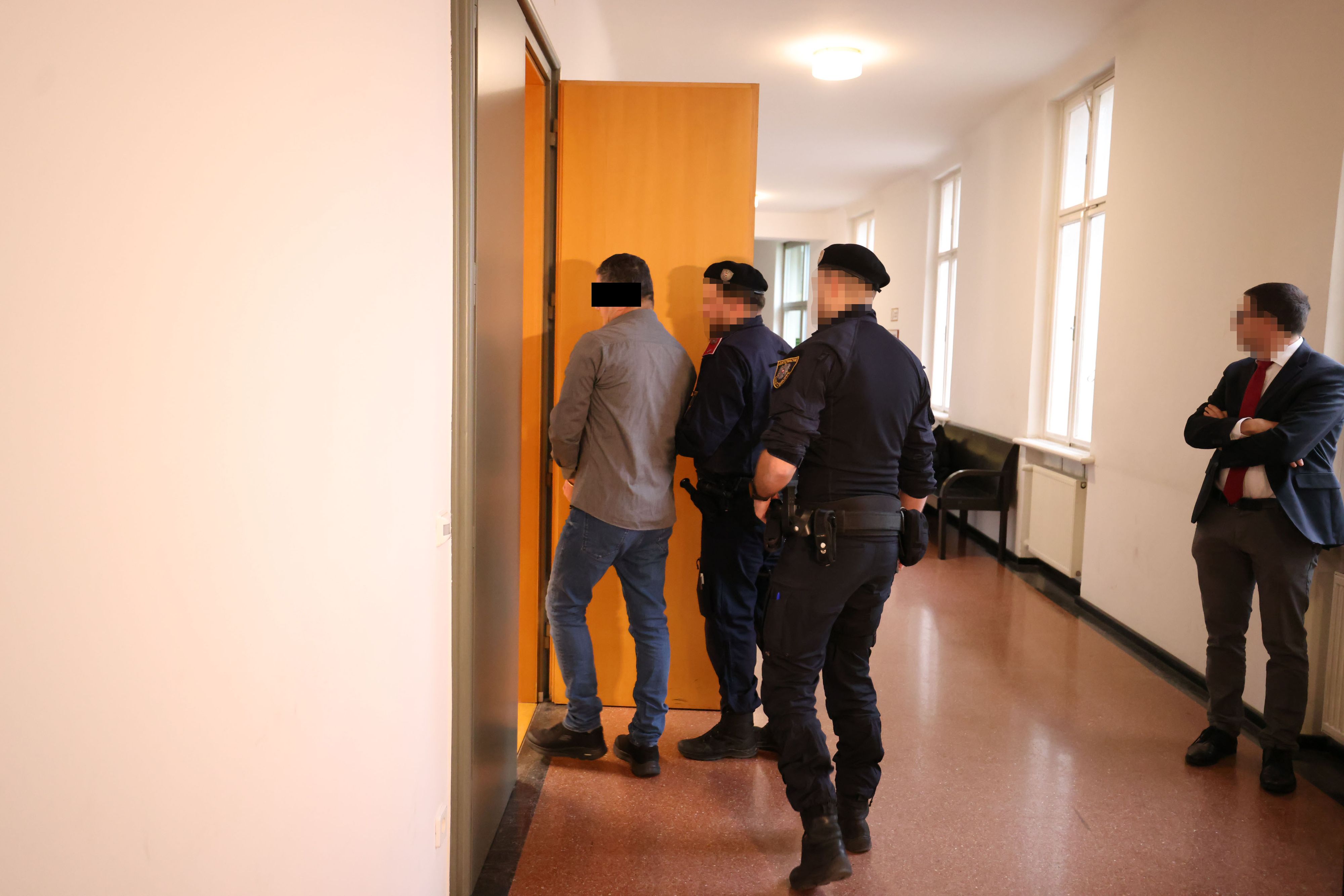 Brutale Gürtel-Attacke: Asylwerber in Krems vor Gericht