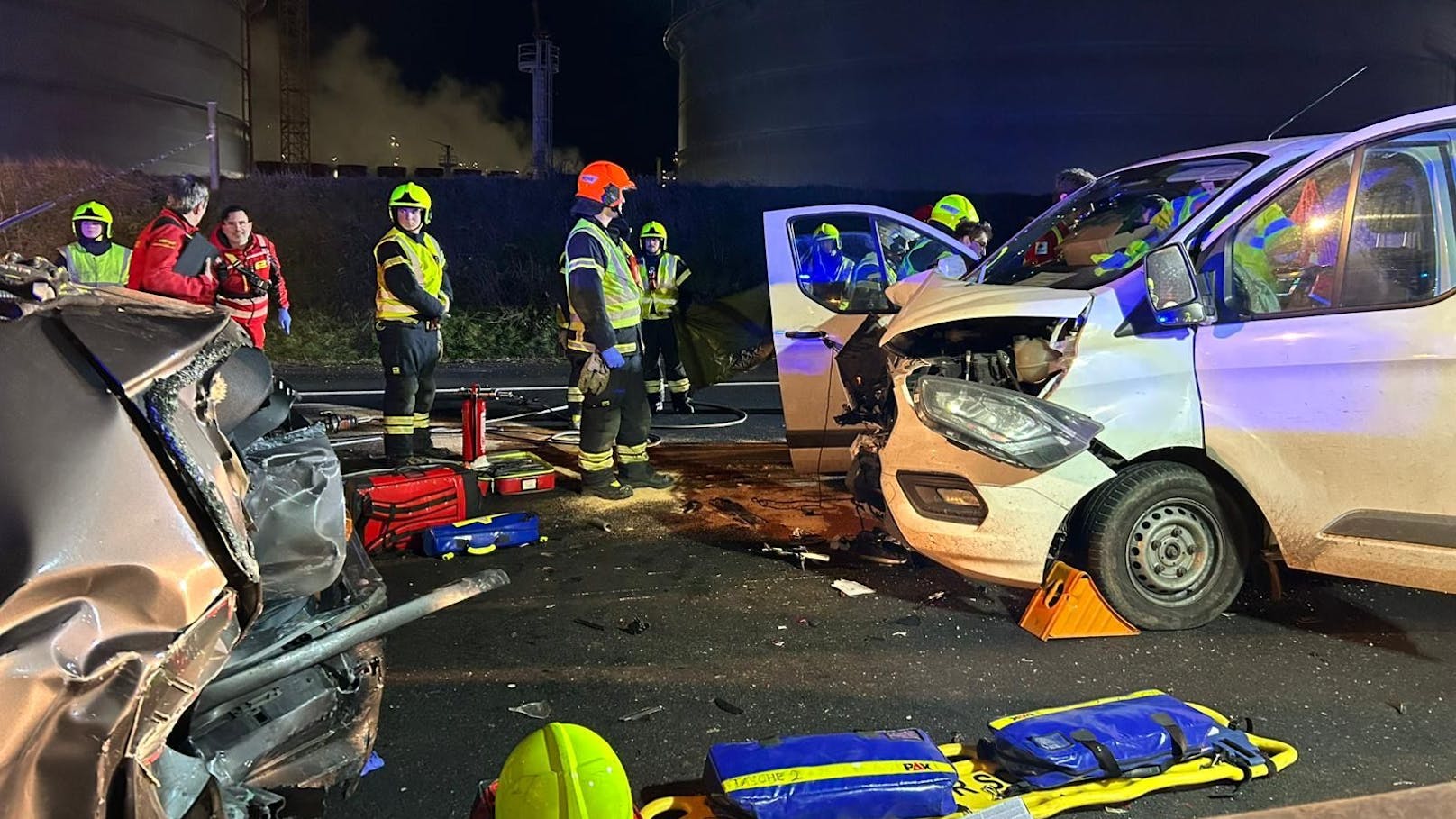 Am Montagabend kam es zu einem Einsatzmarathon der Feuerwehr Schwechat. Begonnen hat dieser auf die A4 Ostautobahn.