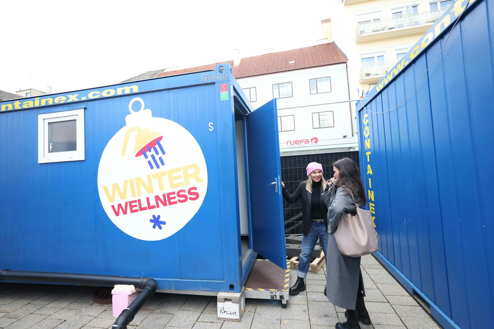 Weiter geht es zum "Winter Wellness"-Container