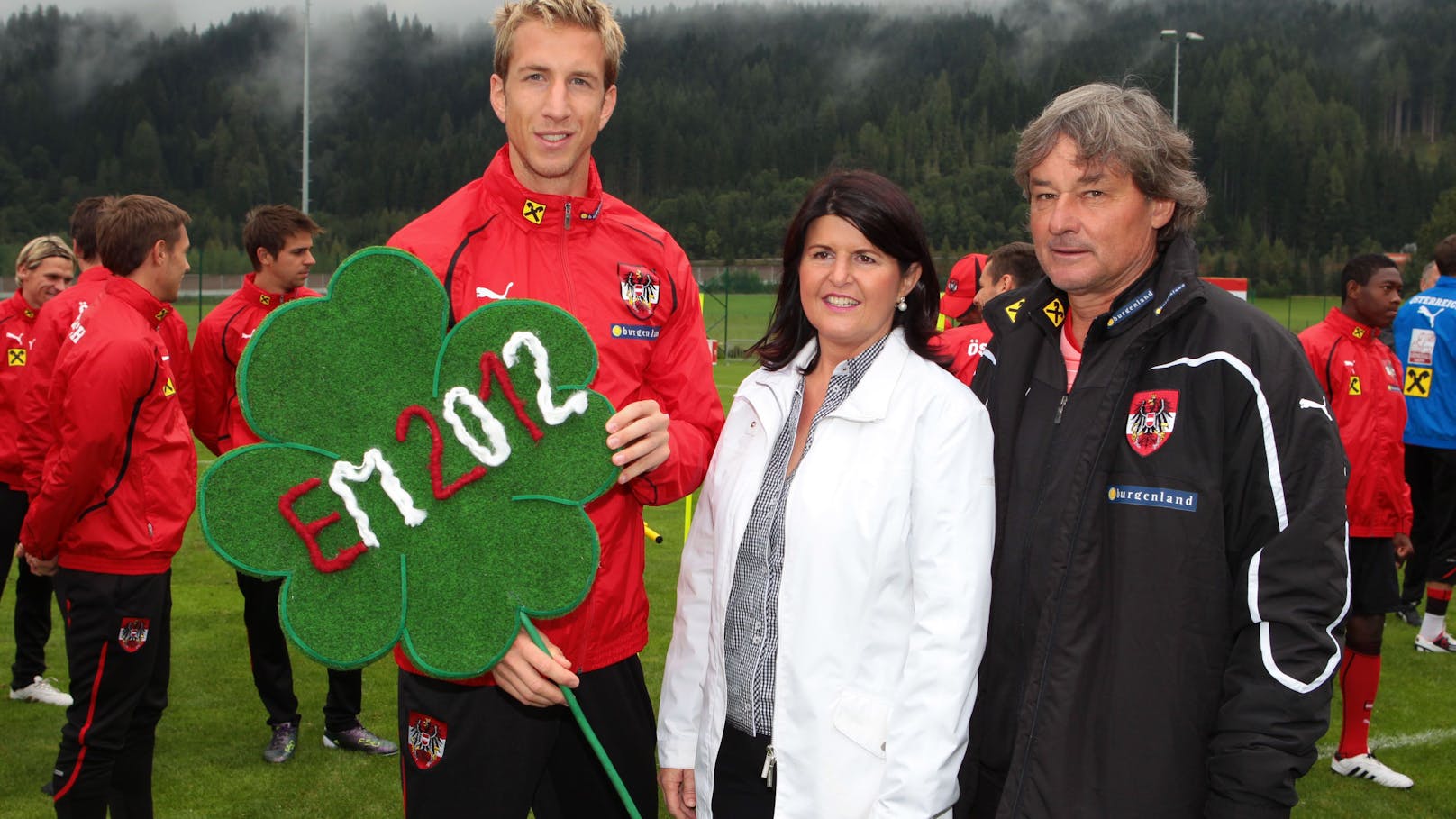 <strong>4. August 2010:</strong> Marc Janko und Didi Constantini während des Besuchs der Landeshauptfrau Gabi Burgstaller beim Training in Flachau.