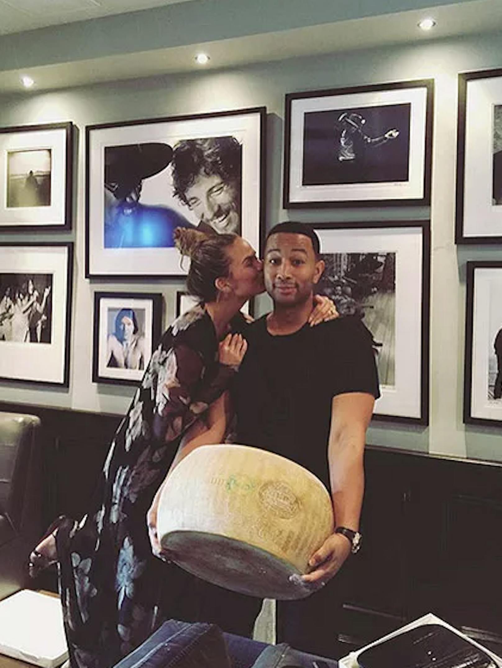 Chrissy Teigen kocht gerne. Das hat sich auch ihr Mann John Legend zu Herzen genommen.